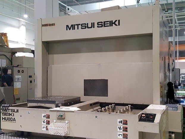 Čelní pohled na Mitsui Seiki HU80A stroj