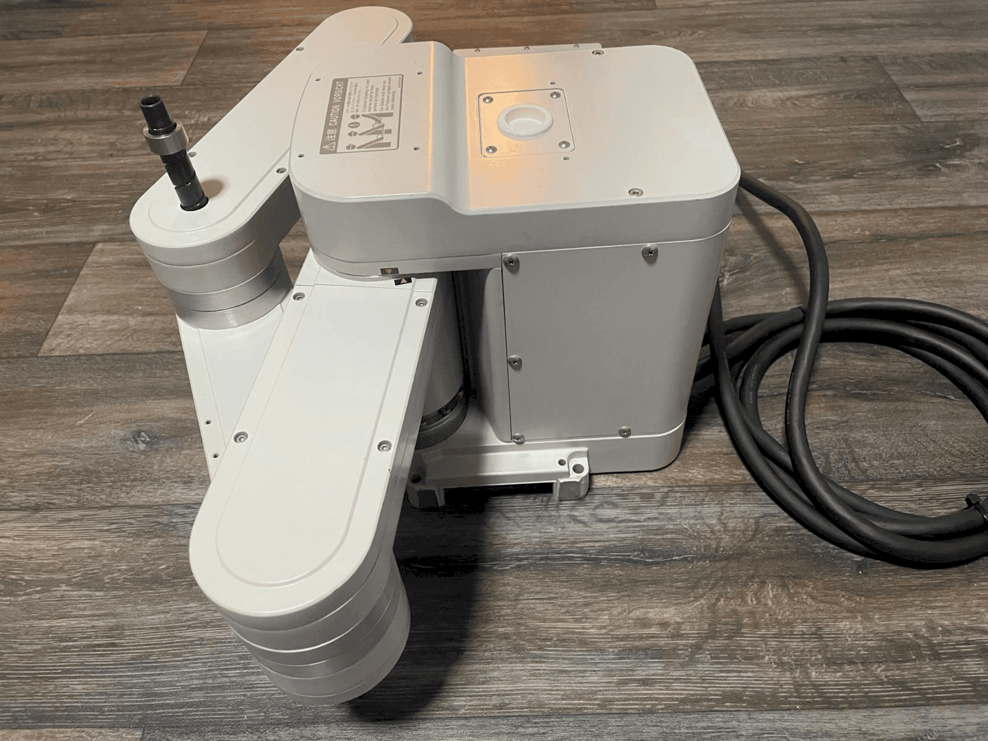 Čelní pohled na Mitsubishi Electric PR-5AH stroj