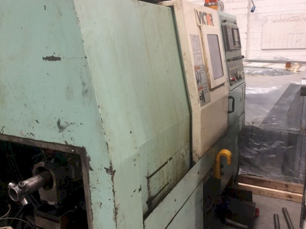 Čelní pohled na Victor VT Plus/15 stroj