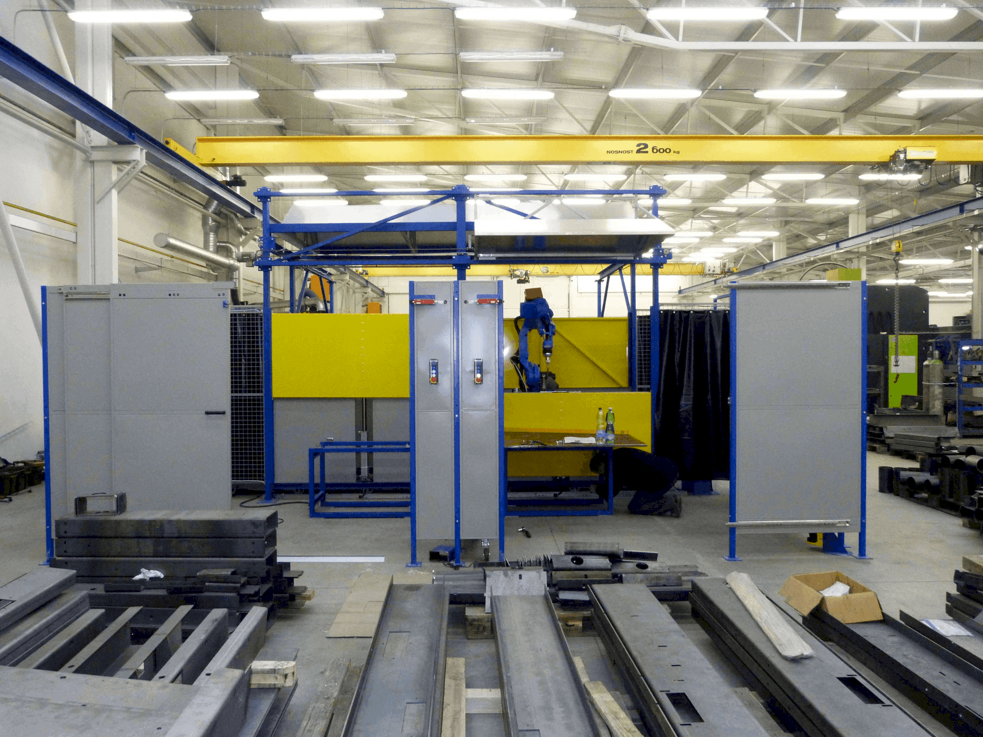 Čelní pohled  na Yaskawa Motoman MA1900  stroj