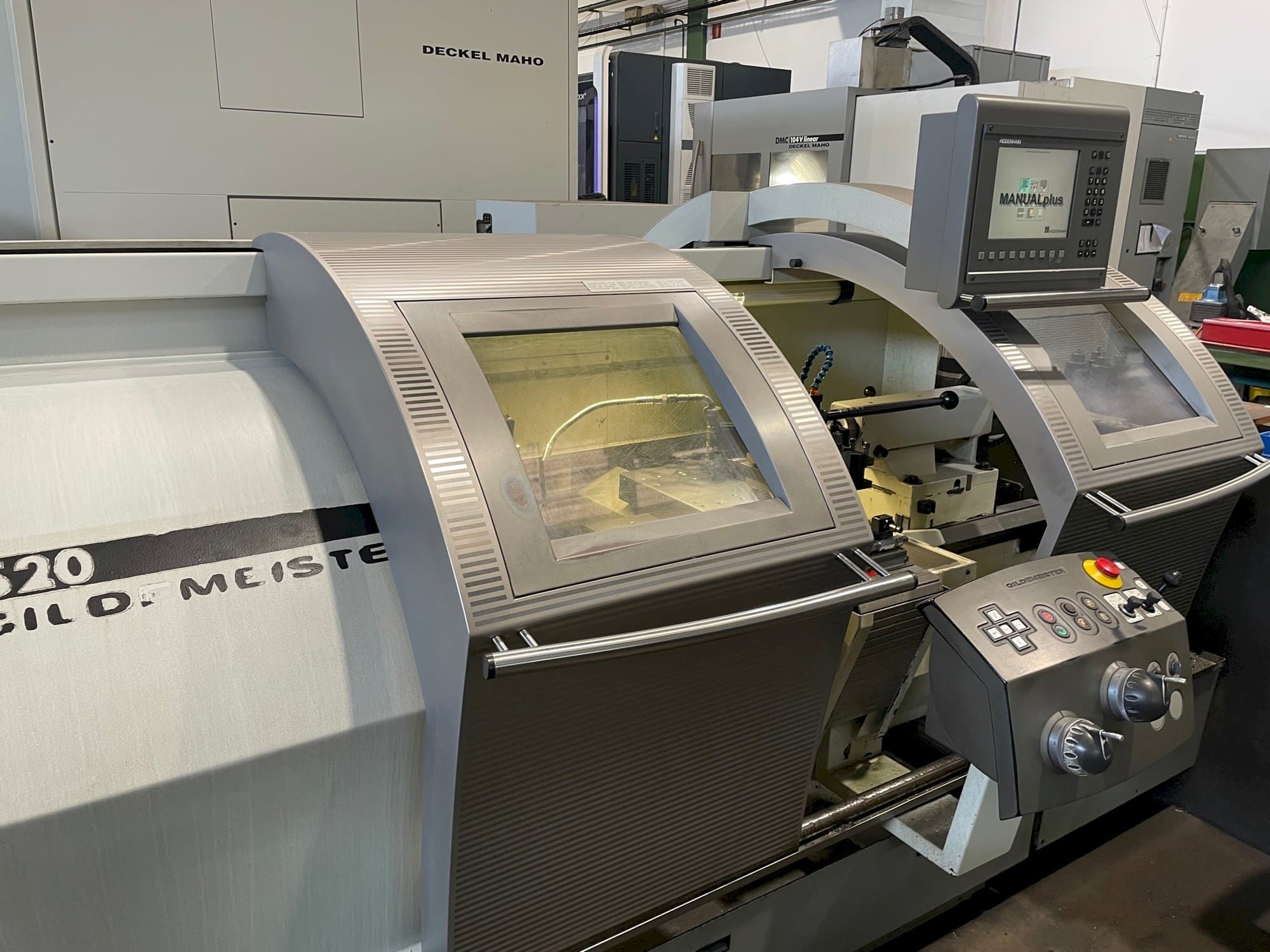 Čelní pohled  na Gildemeister NEF 520  stroj