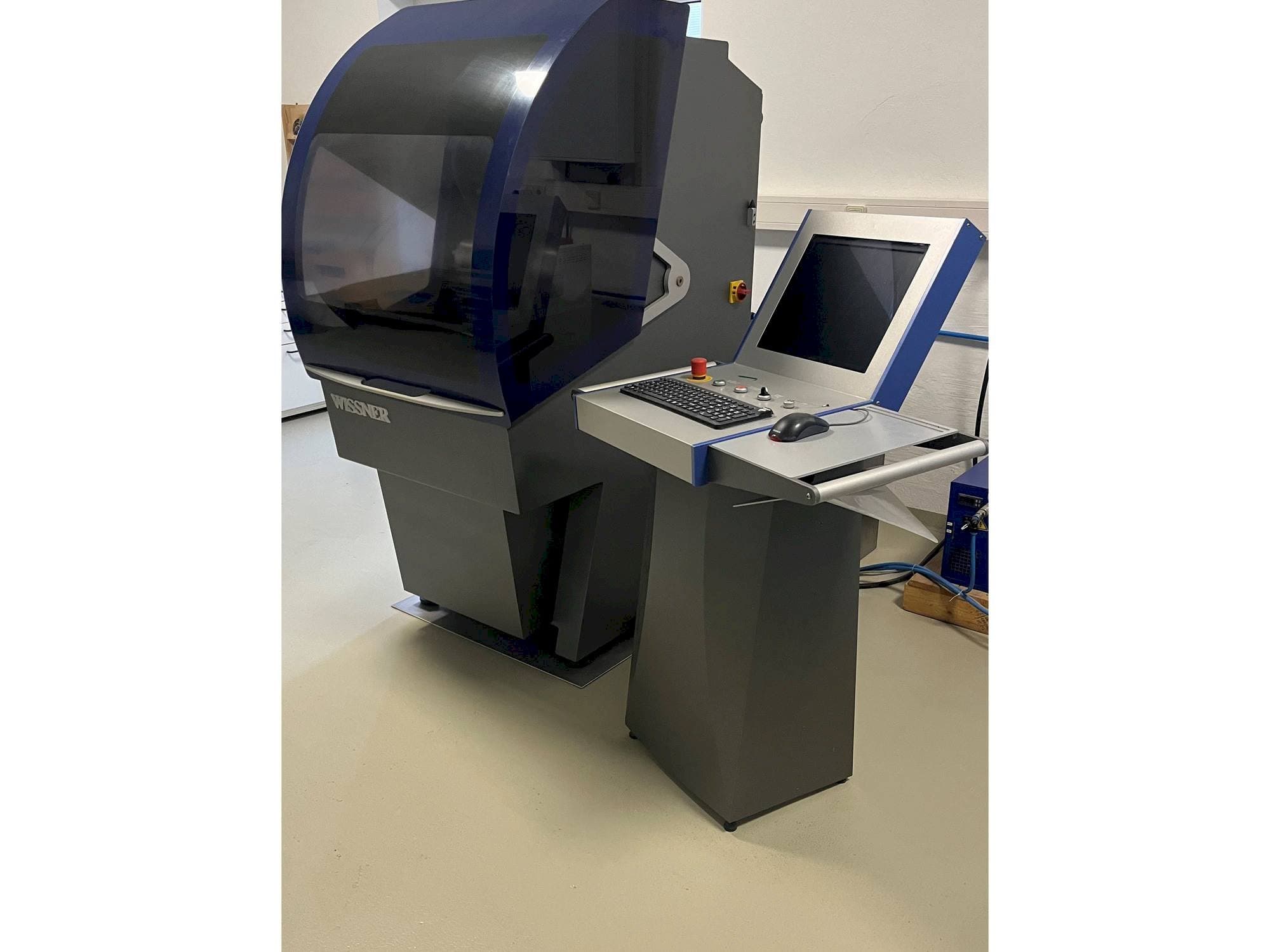 Čelní pohled na WISSNER Gamma 202 stroj