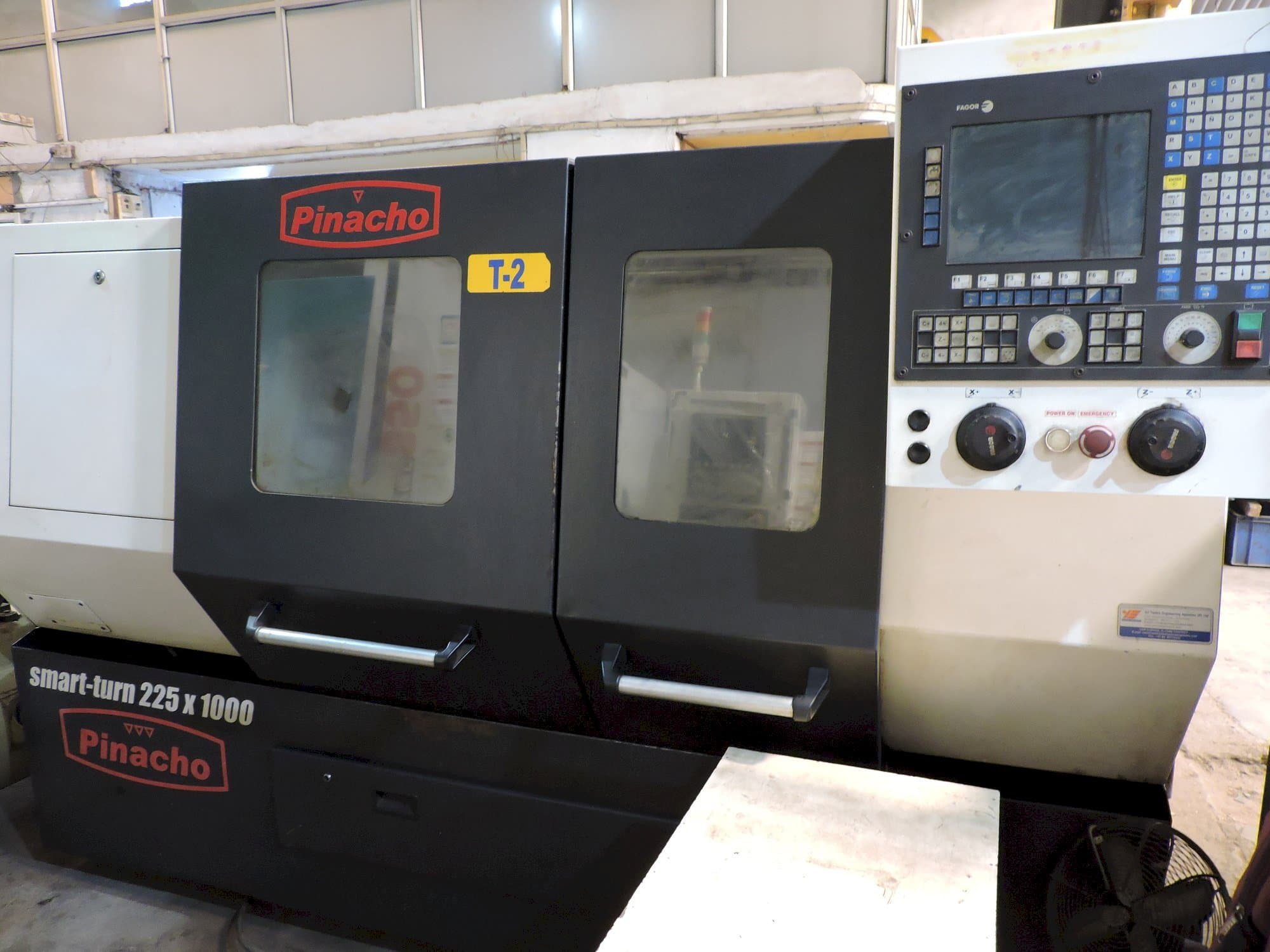 Čelní pohled na Pinacho Smart Turn 225 x 1000 stroj