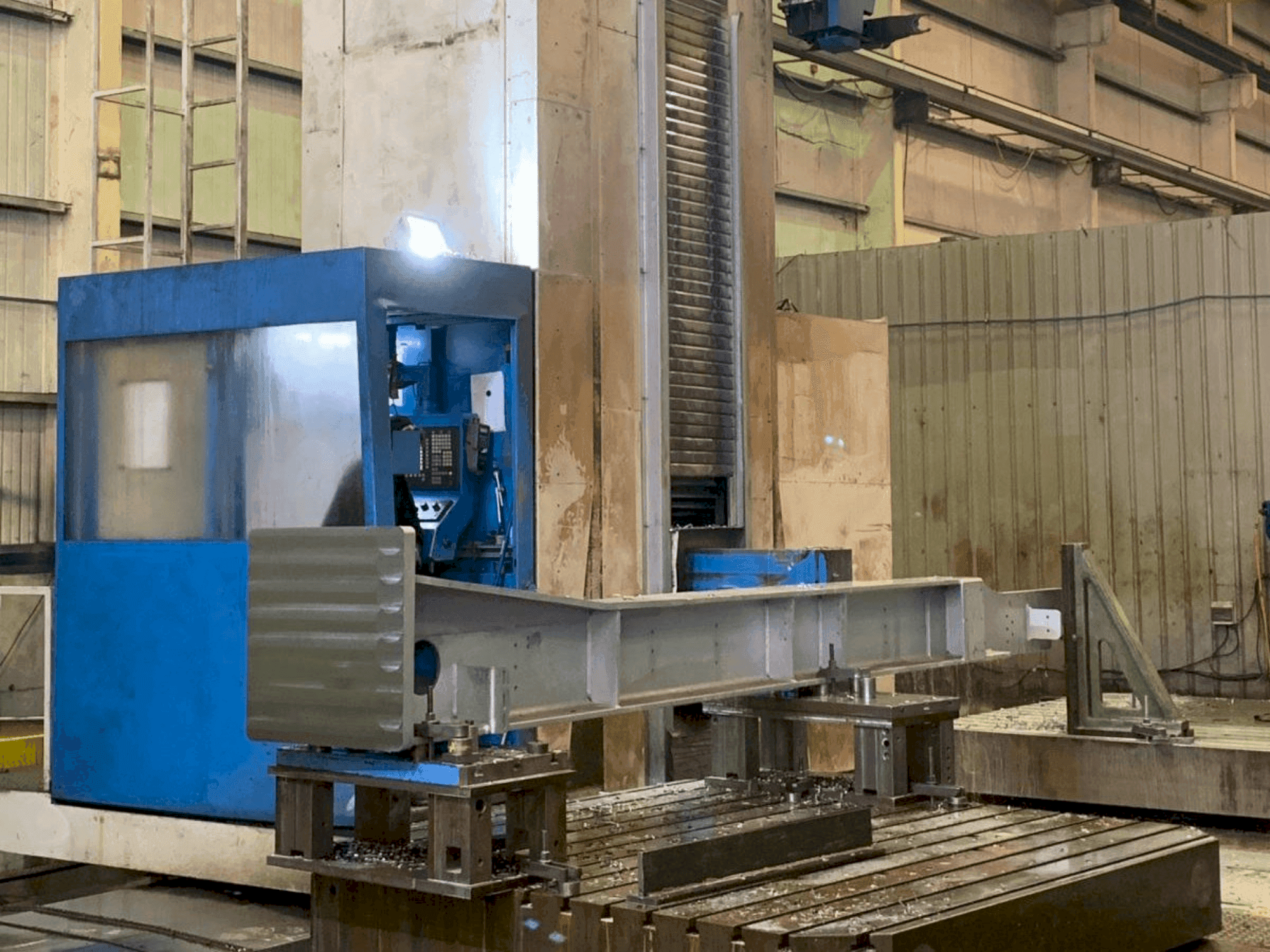 Čelní pohled na CME MB-900 stroj