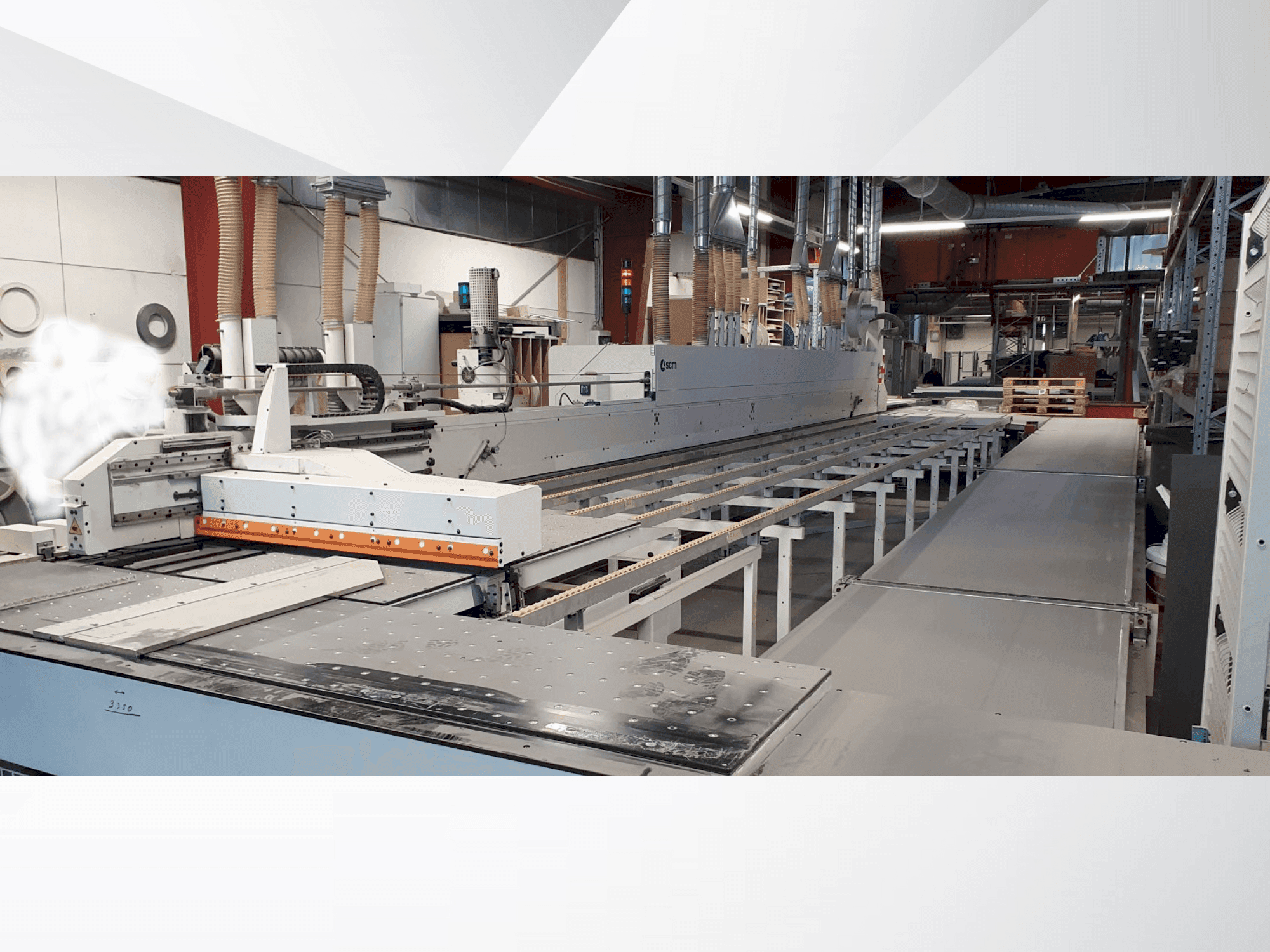 Čelní pohled na SCM STEFANI EBM System S 01 stroj