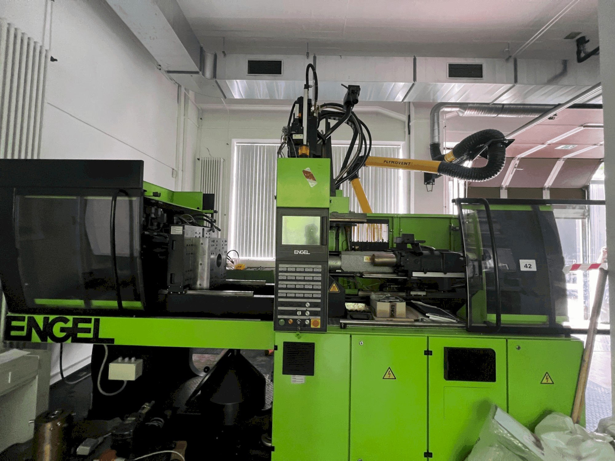 Čelní pohled  na Engel Victory 300H 80V/80 Combi  stroj