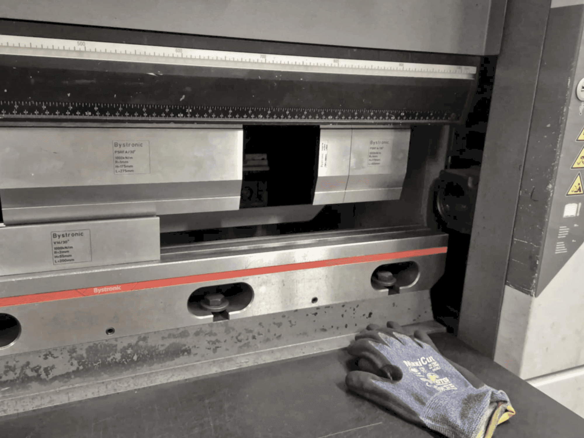 Čelní pohled na Bystronic Xpert 40/1030 stroj