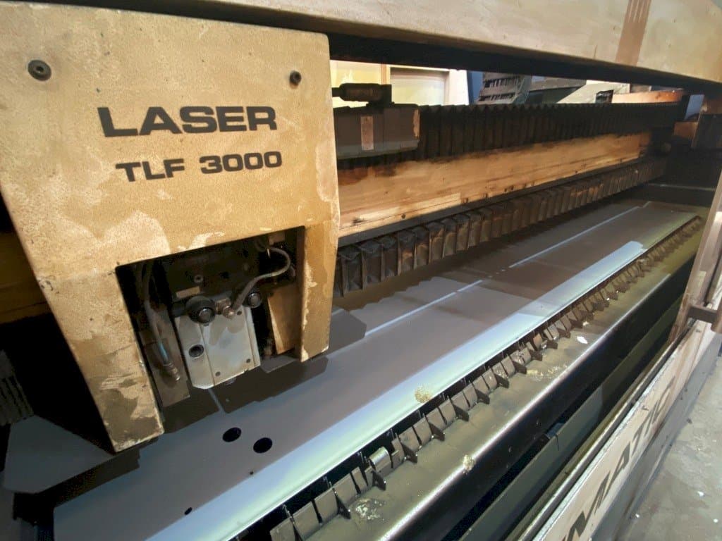 Čelní pohled na Trumpf TRUMATIC L2530 stroj