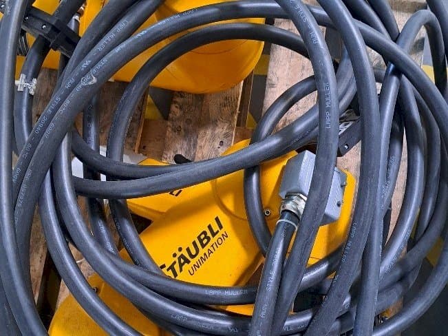 Čelní pohled na STAUBLI TX60 stroj