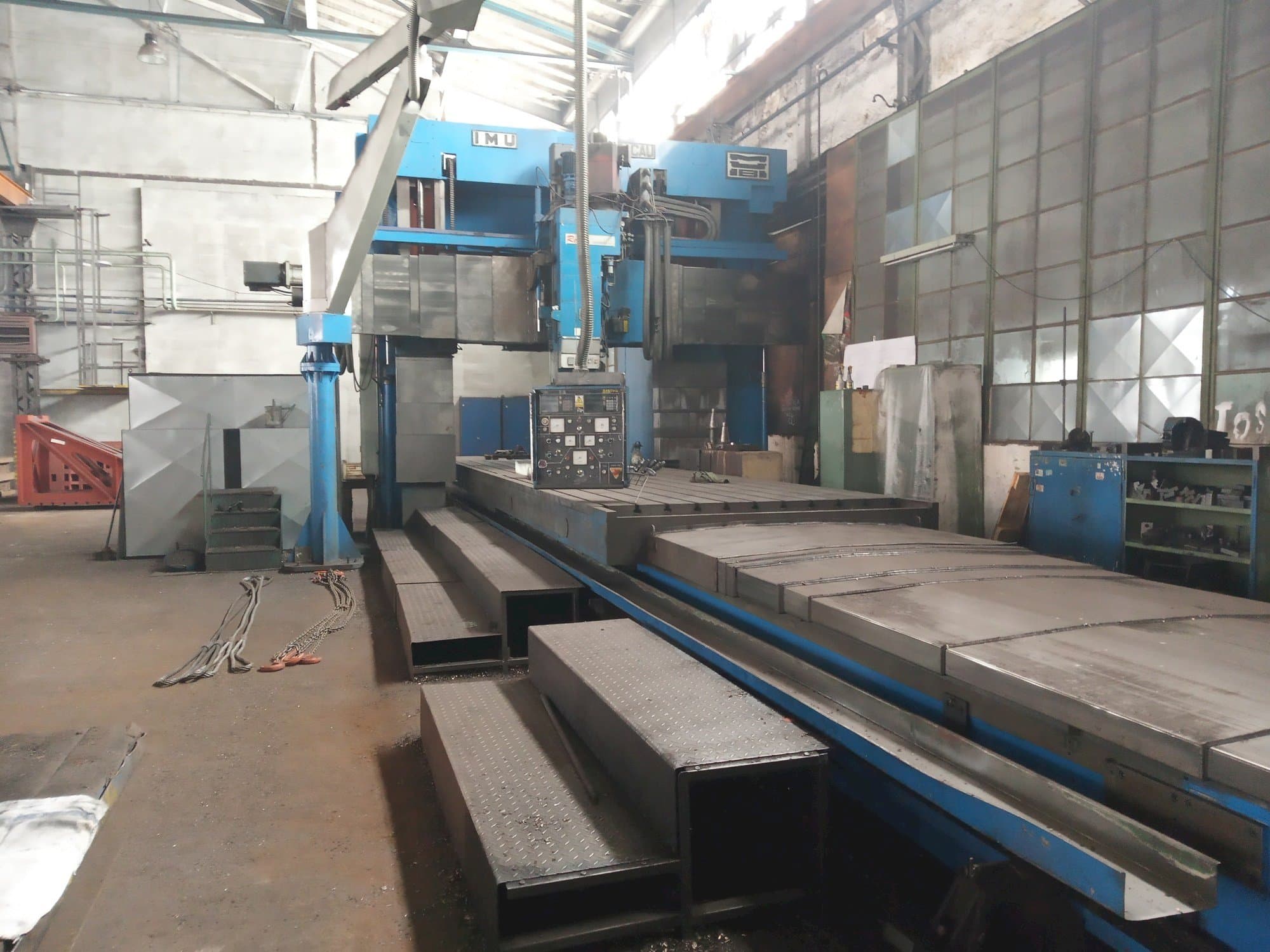 Čelní pohled na Forest Line FLP 2200 stroj