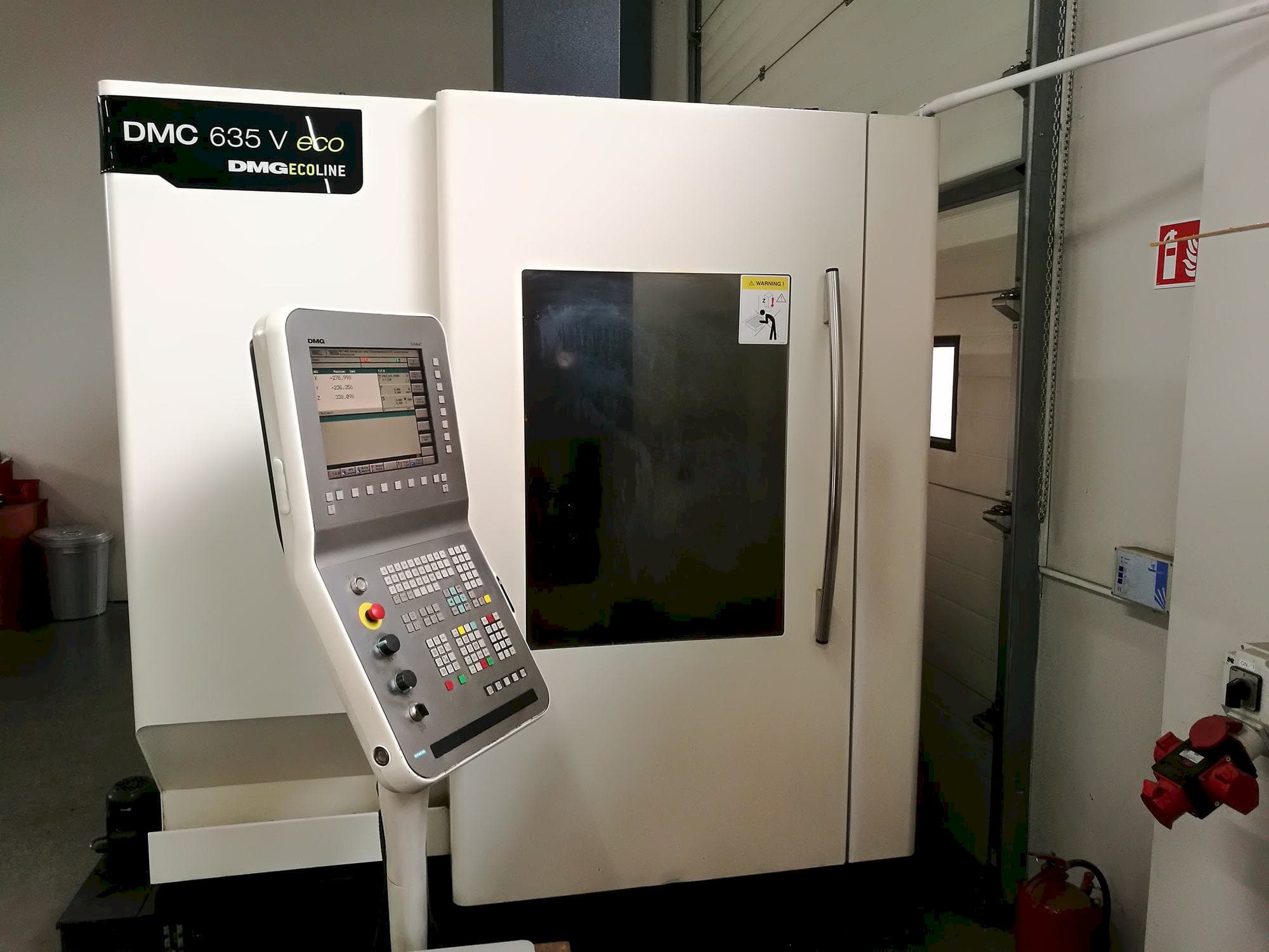 Čelní pohled na DMG DMC 635 V Eco stroj