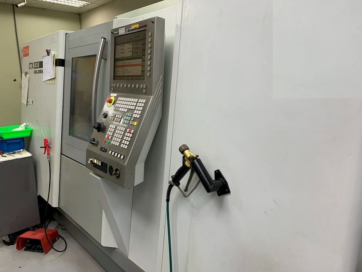 Čelní pohled na Gildemeister CTX 410V6 stroj
