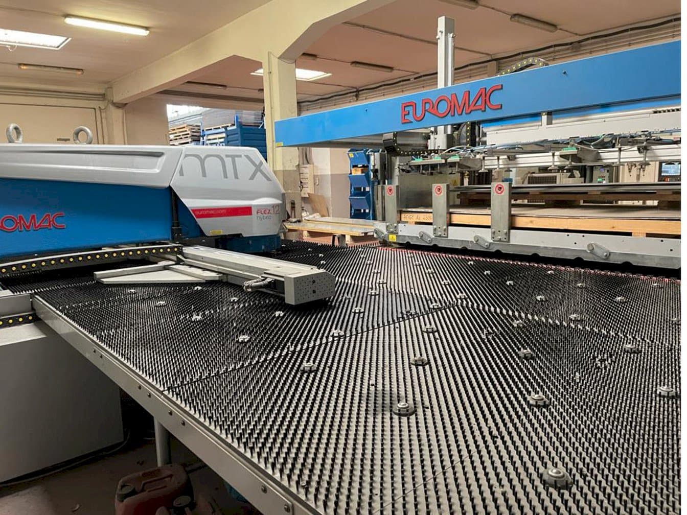 Čelní pohled na Euromac MTX Flex 12 Hybrid stroj