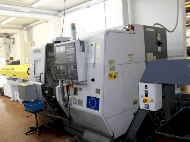 Čelní pohled na Okuma TWIN STAR LT200-M stroj