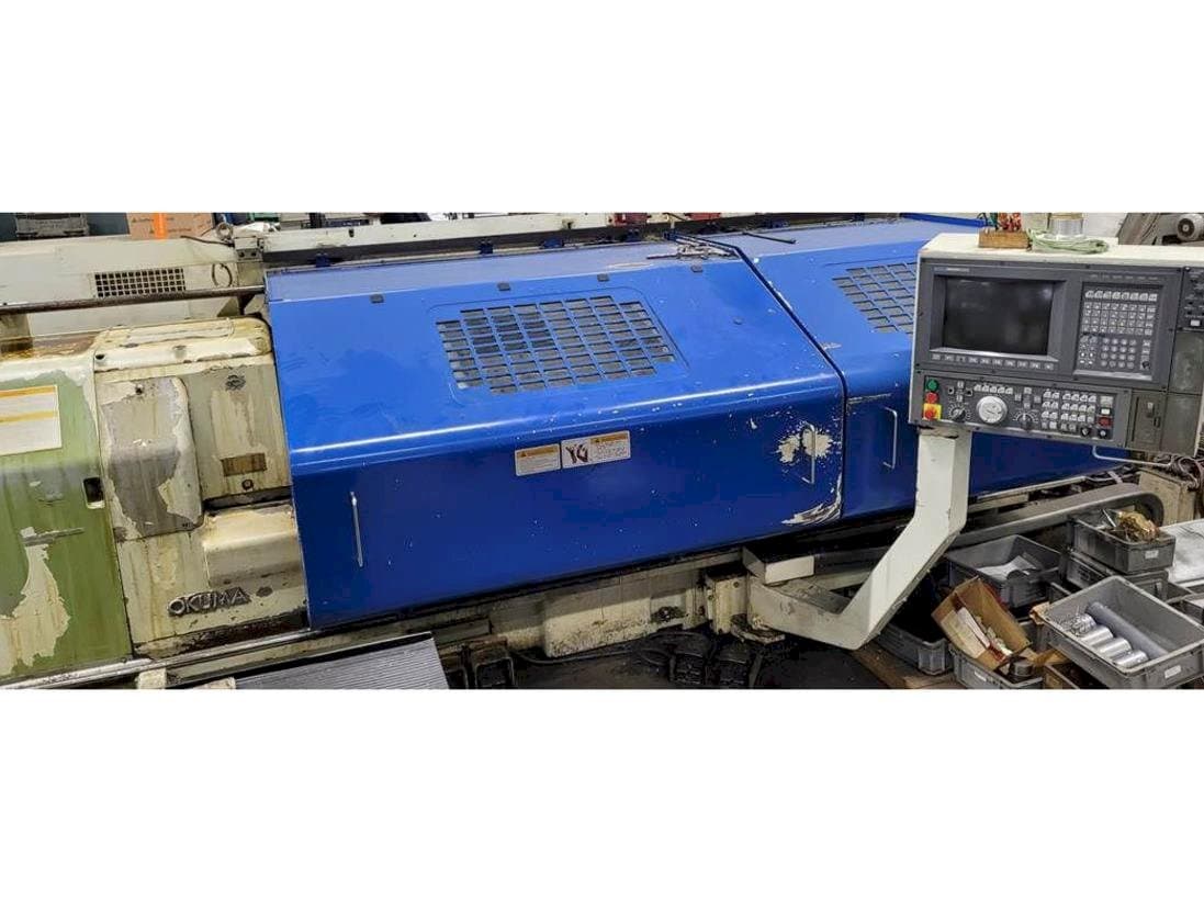 Čelní pohled na Okuma LH35 stroj