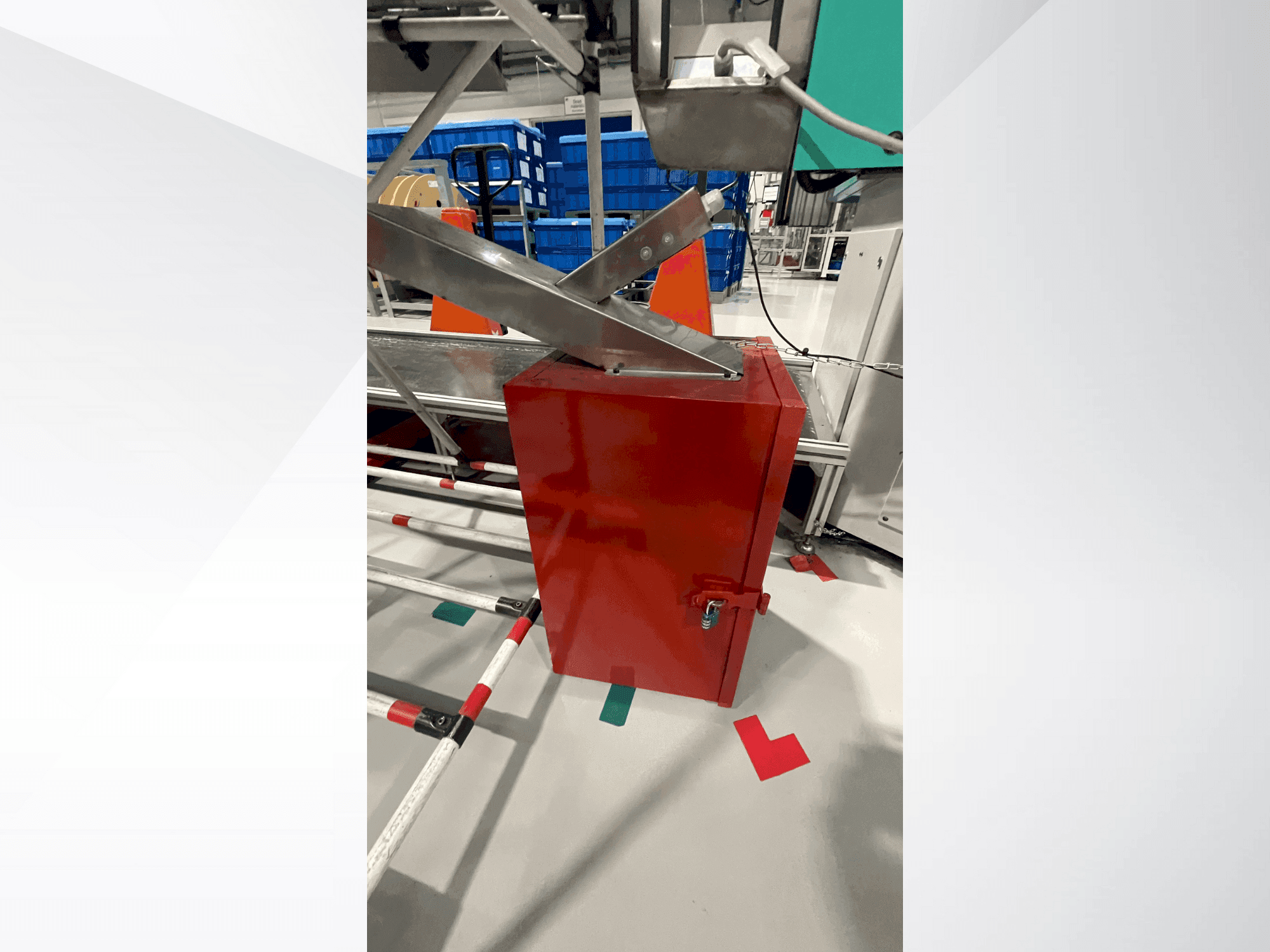 Čelní pohled na Arburg Allrounder 1500 T 2000-400 stroj