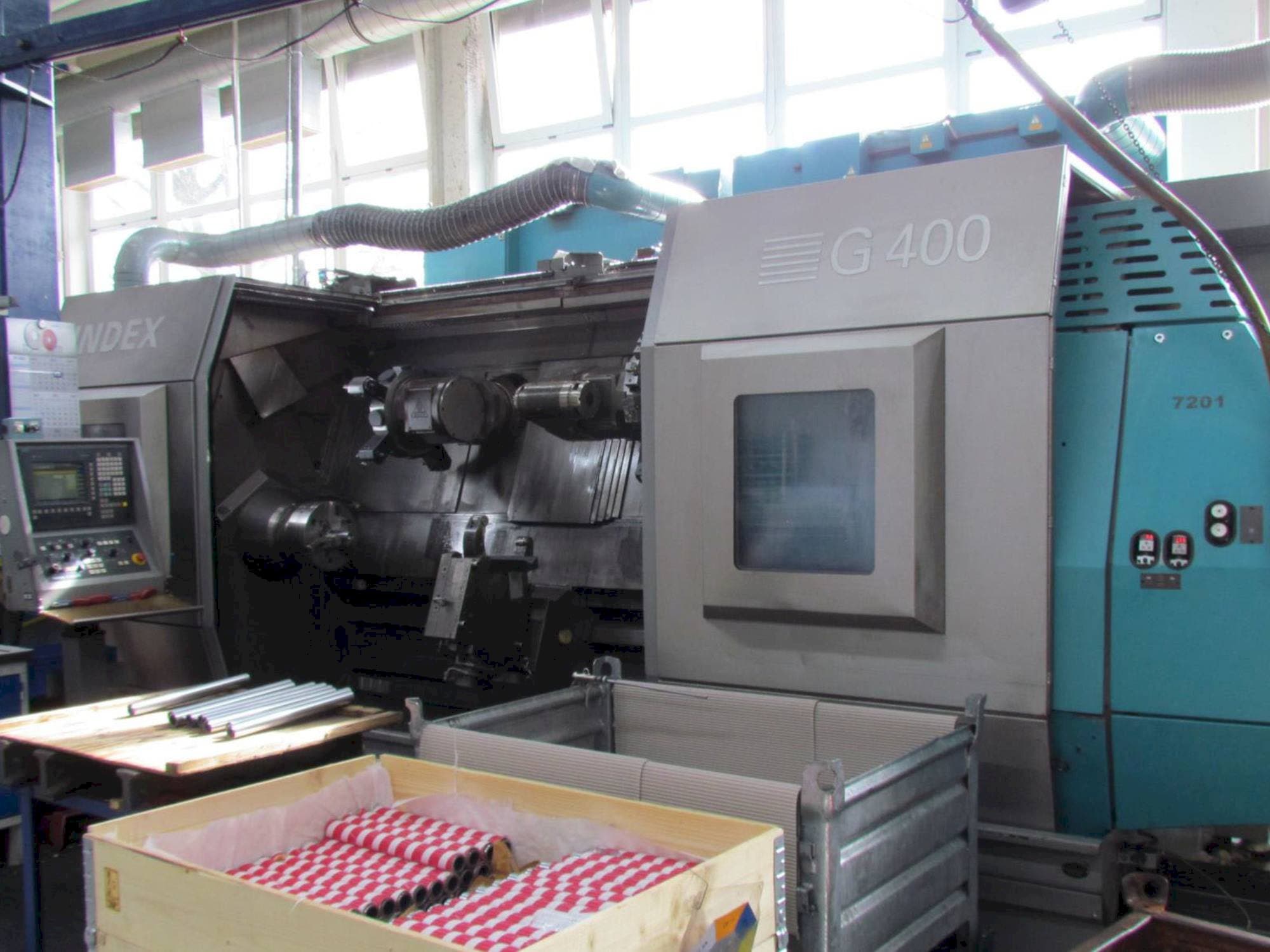 Čelní pohled na Index G400 stroj