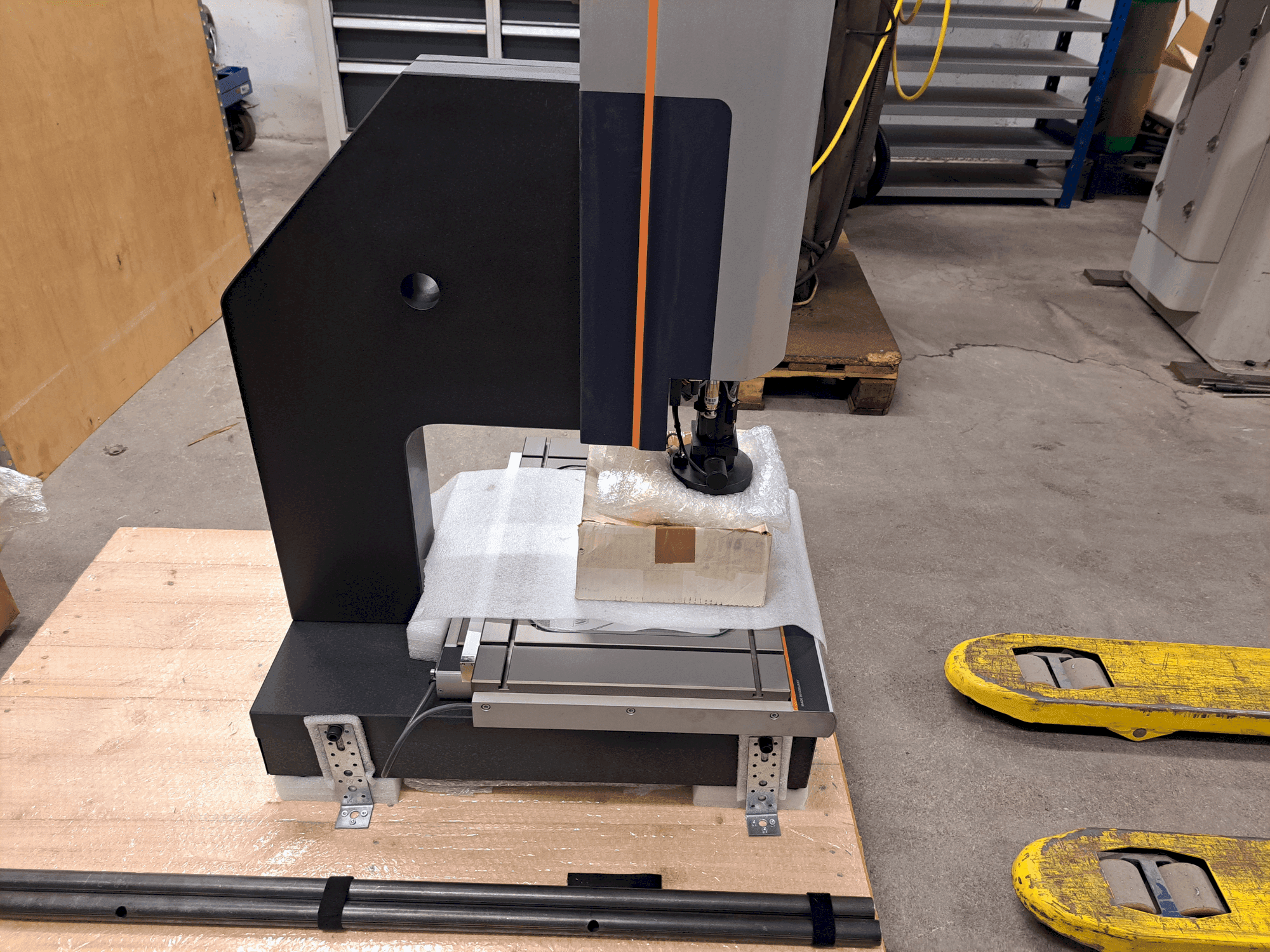 Čelní pohled  na HEINRICH SCHNEIDER MM1-300 CNC MZ TP20  stroj