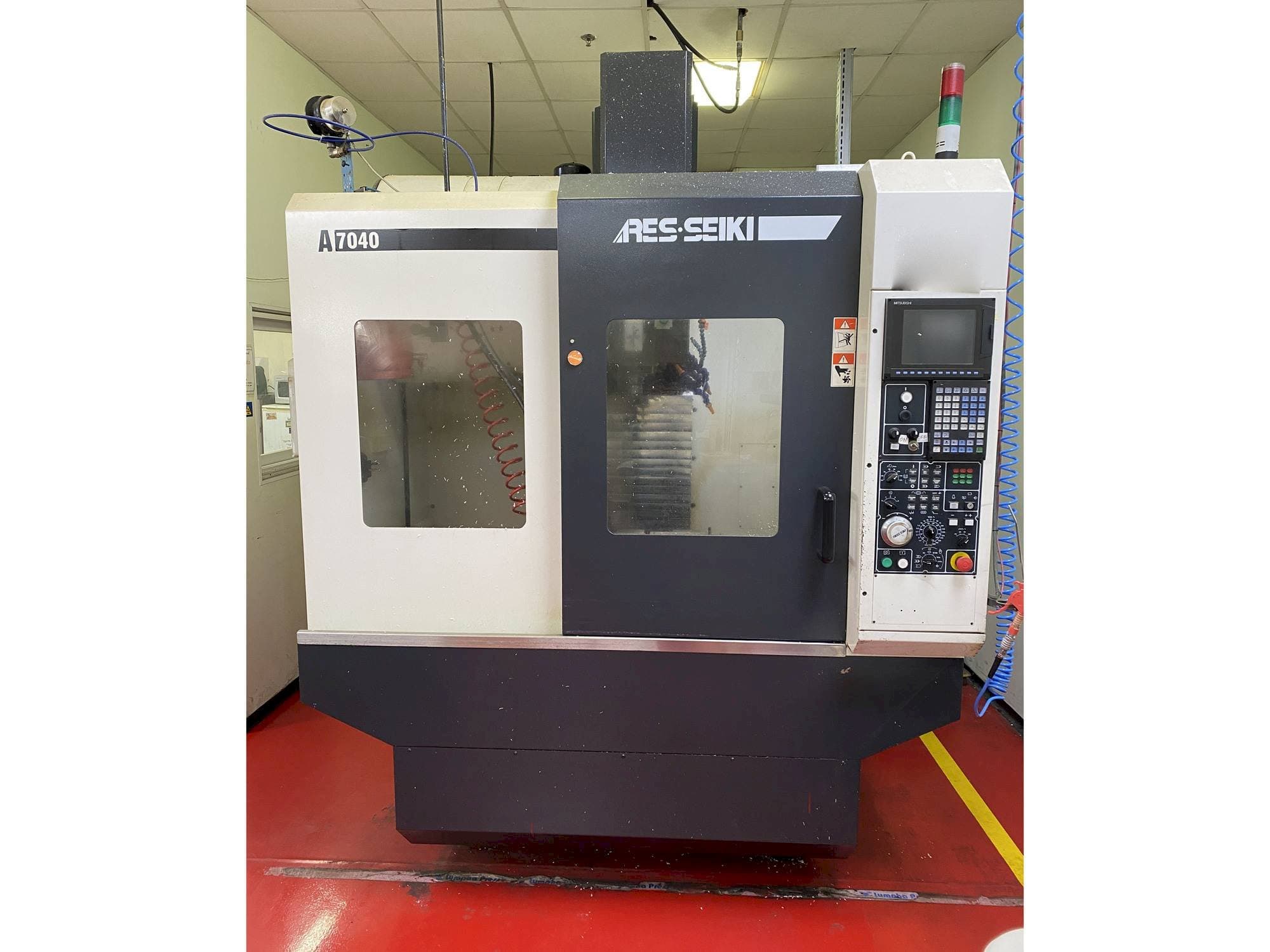 Čelní pohled  na ARES A7040  stroj