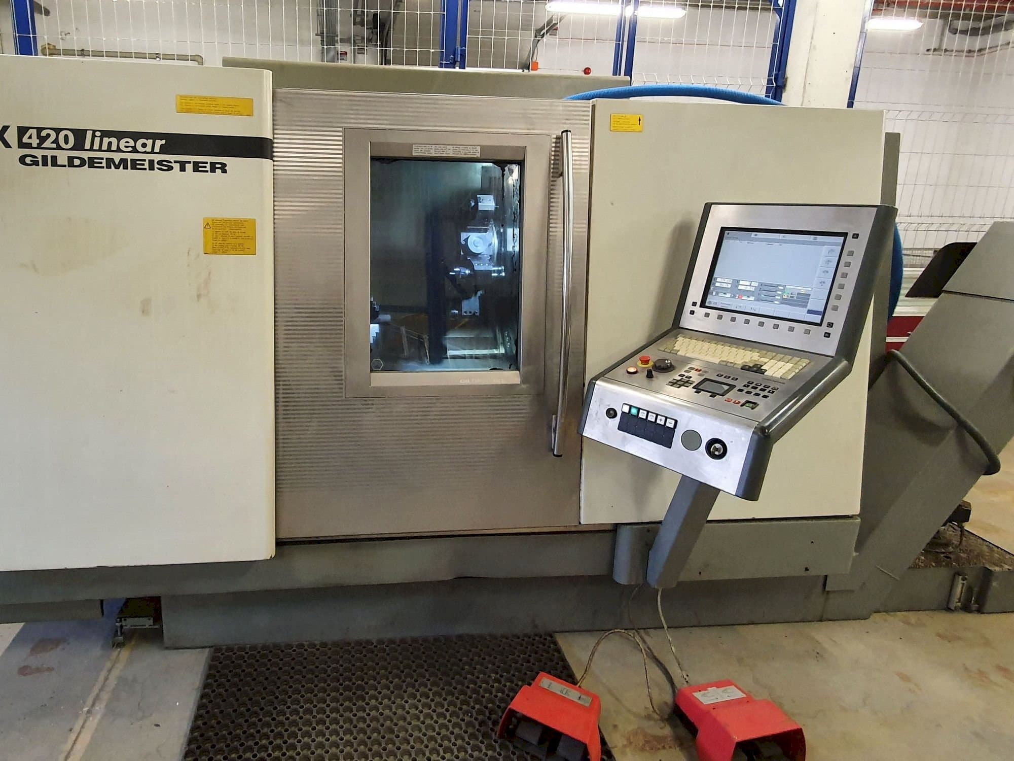 Čelní pohled na Gildemeister CTX 420 linear stroj