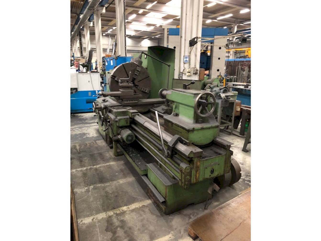 Čelní pohled na DLZ 800 stroj