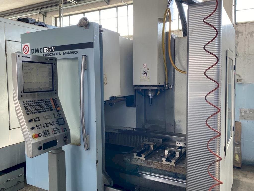 Čelní pohled na DECKEL MAHO DMC 635V stroj