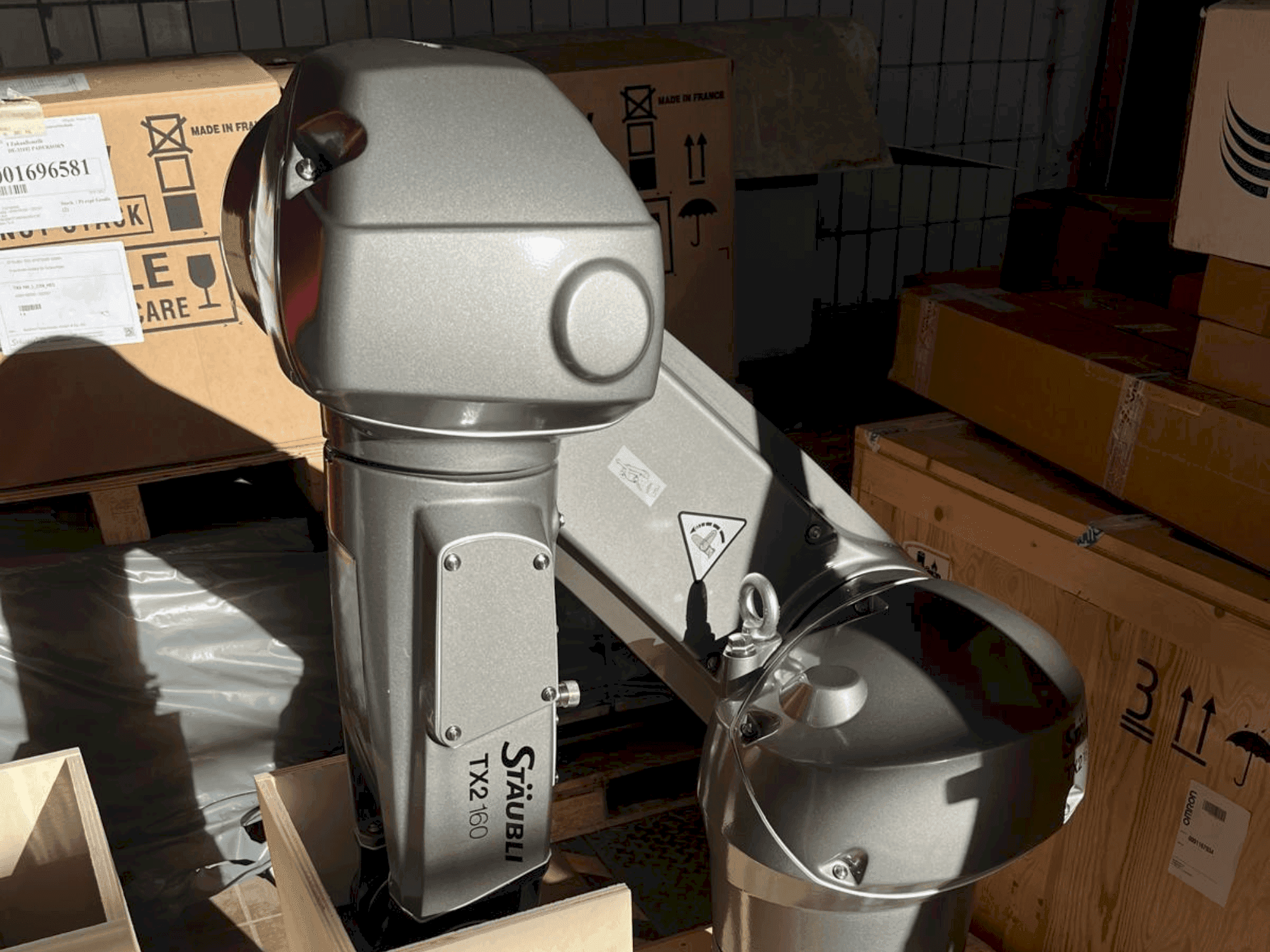 Čelní pohled na STAUBLI TX2-160 HE stroj