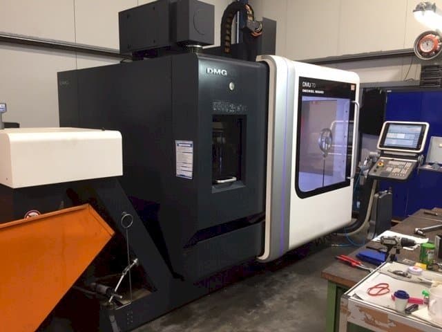 Čelní pohled na DECKEL MAHO DMU 70 stroj