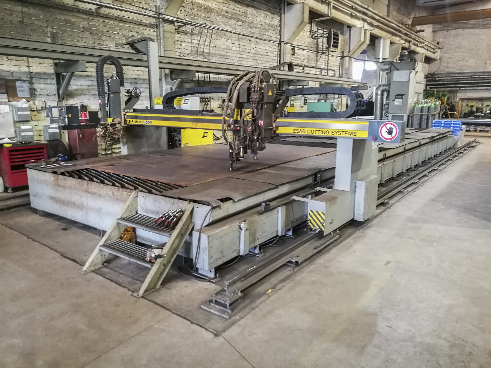 Pravý pohled  na ESAB SXE-P2 4500 stroj