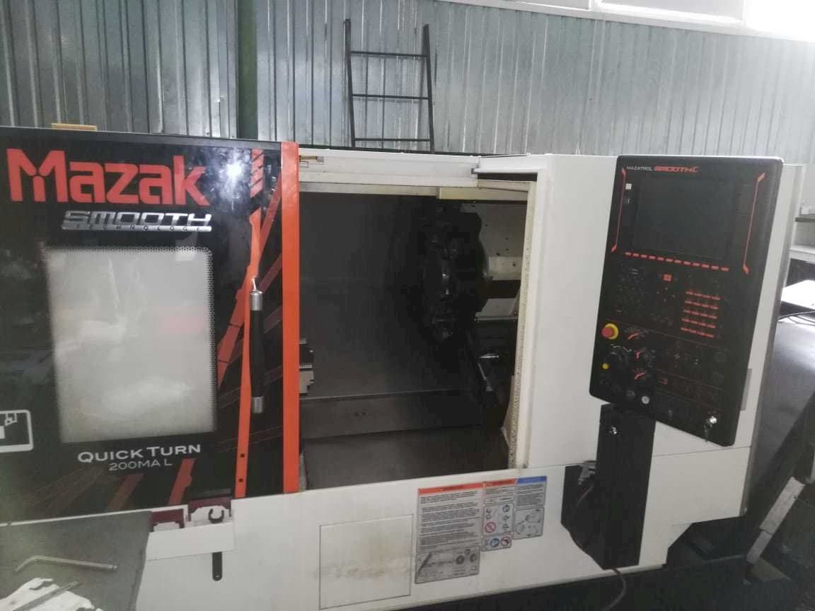 Čelní pohled na Mazak Quick Turn 200MA L stroj