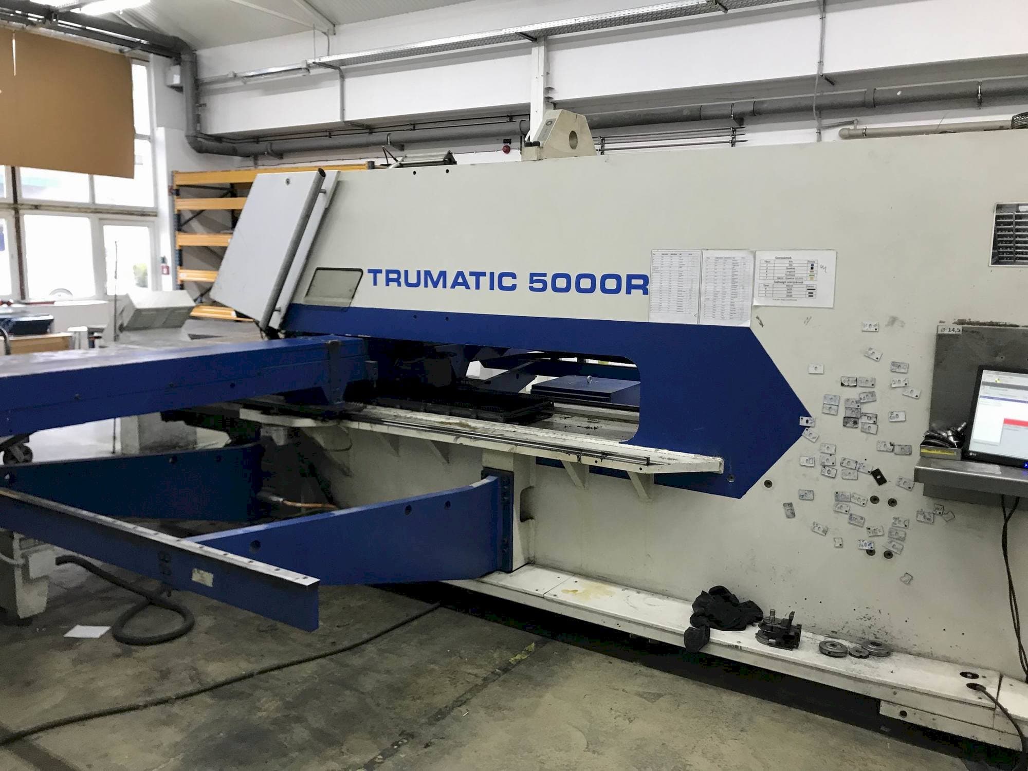 Čelní pohled  na TRUMPF Trumatic 5000 R  stroj
