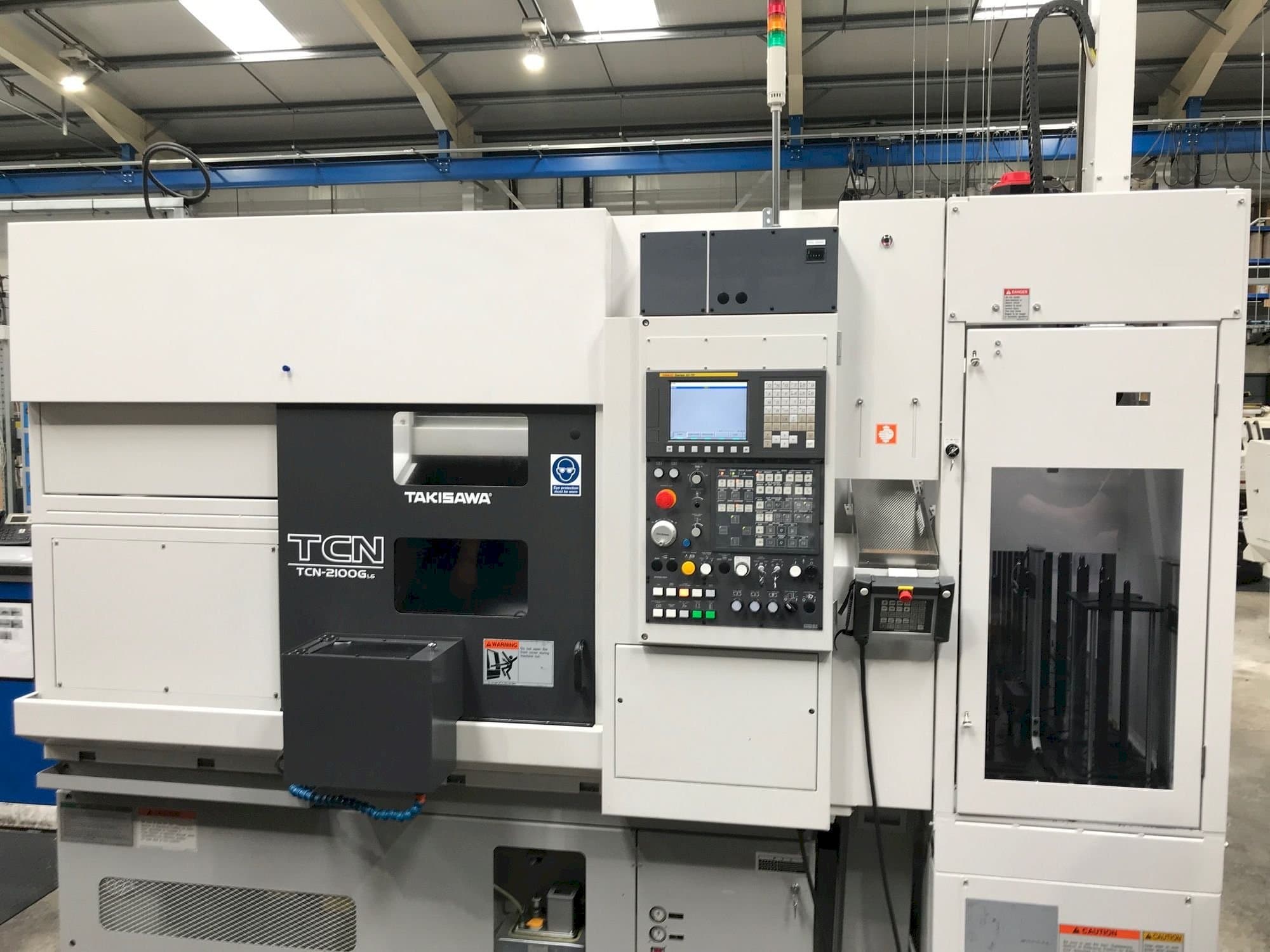 Čelní pohled  na Takisawa TCN-2100G L6  stroj