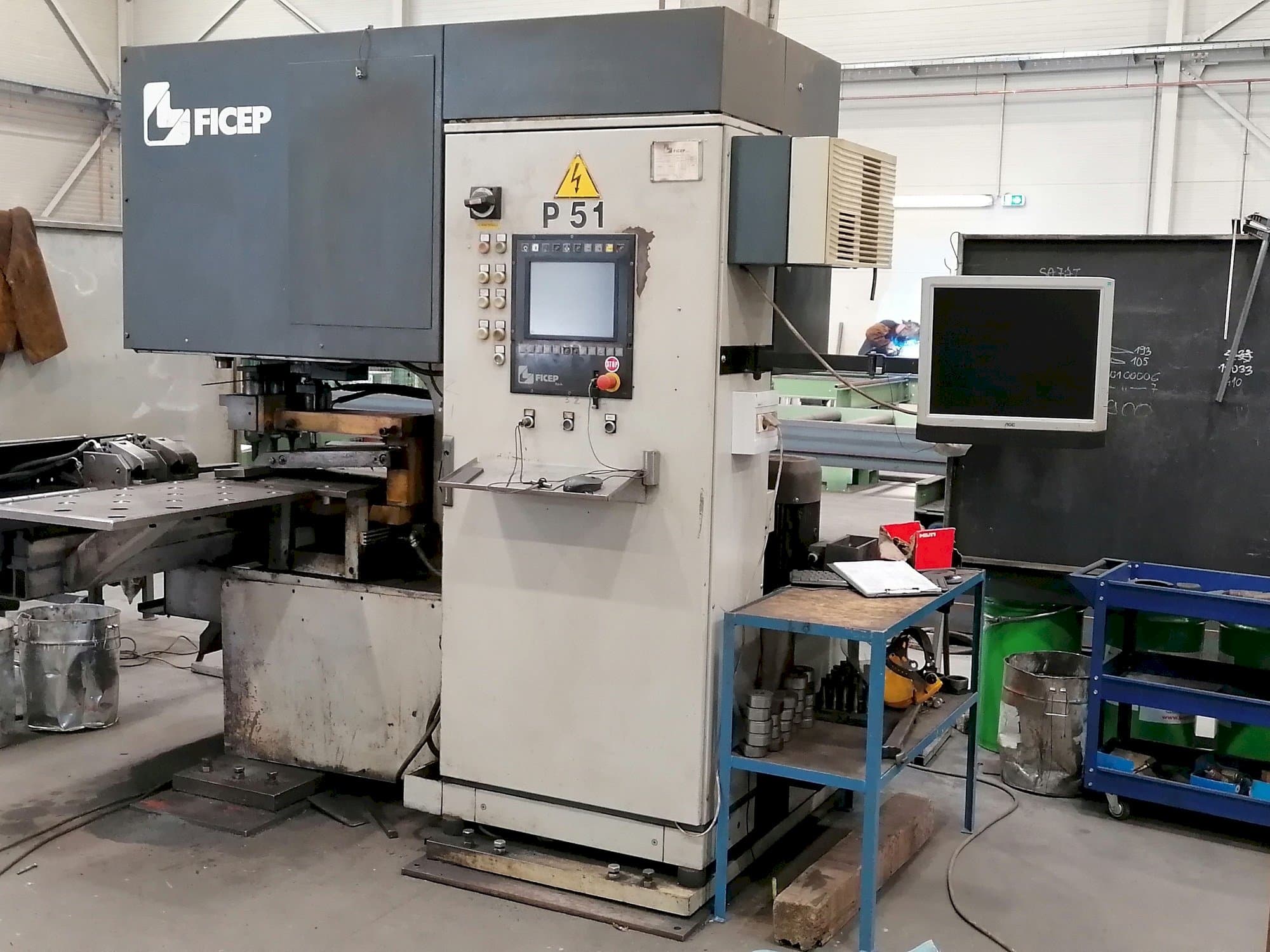 Čelní pohled na FICEP P51 stroj