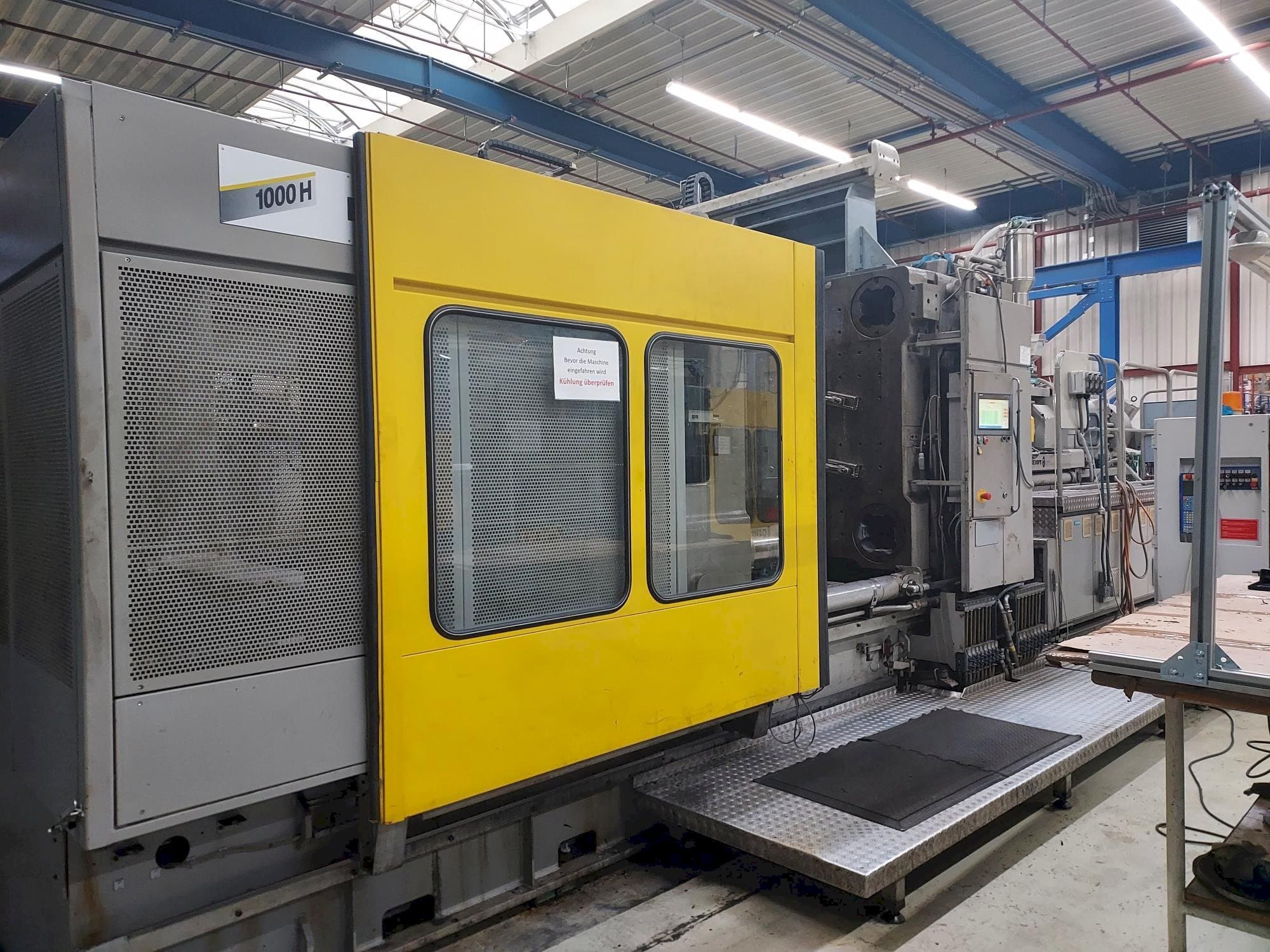 Čelní pohled na Hemscheidt 1000 stroj