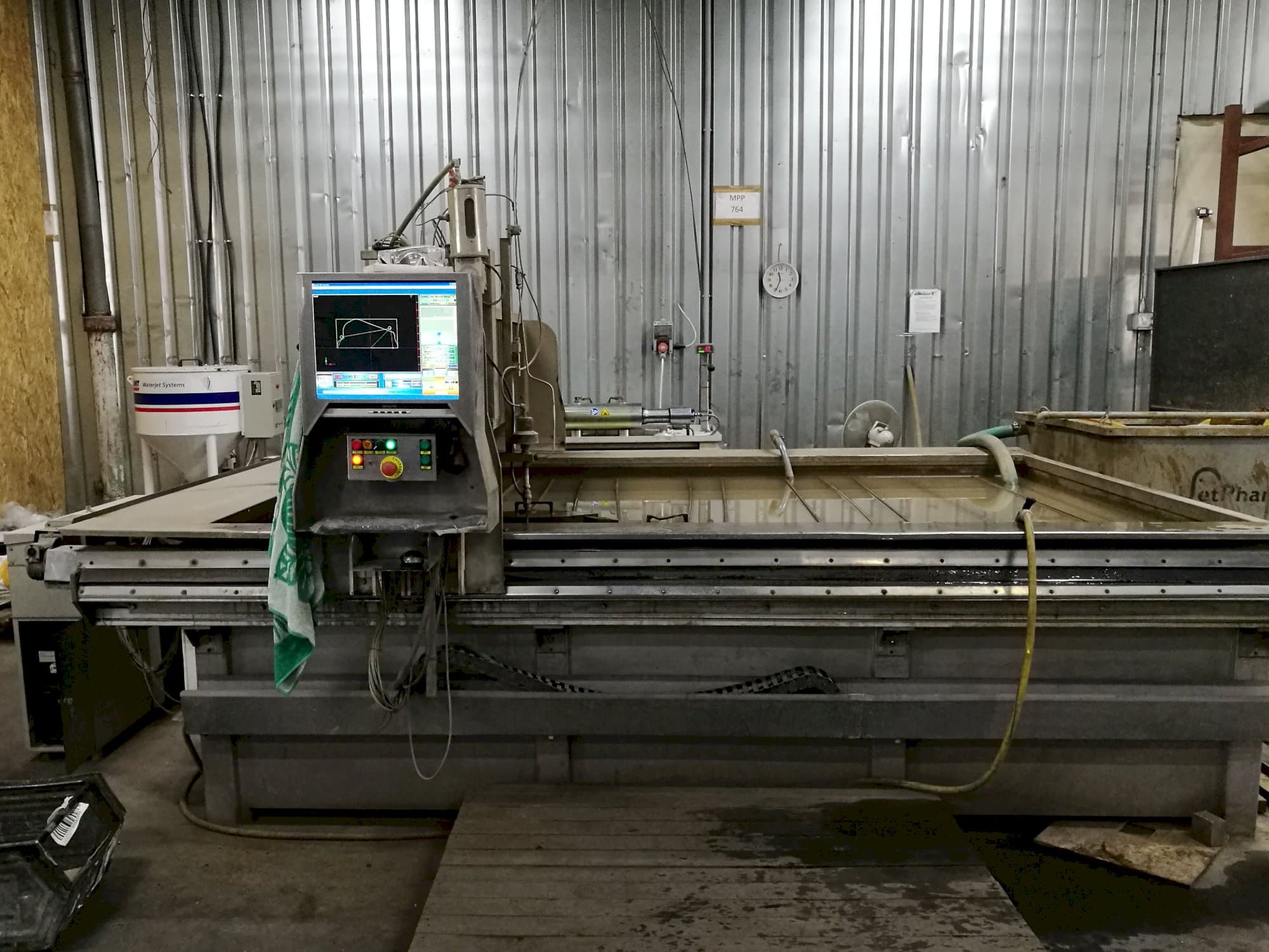 Čelní pohled  na KMT SLV 50 CLSC stroj