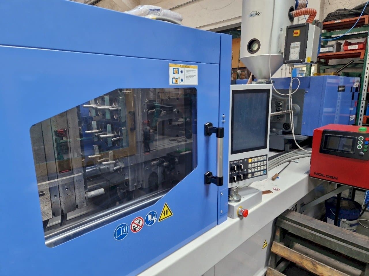 Levý boční pohled  na JSW J180ADS-300U  stroj