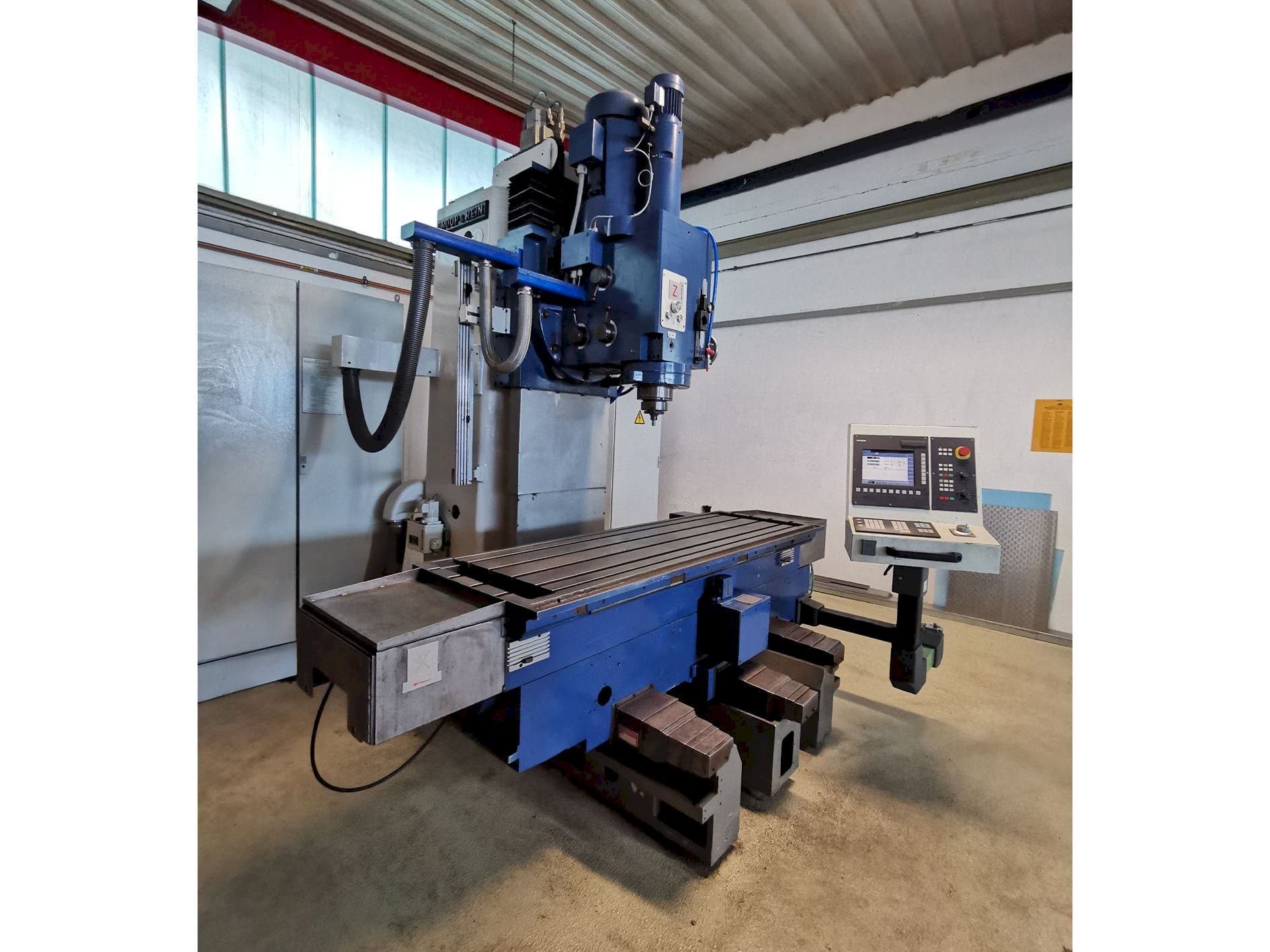 Čelní pohled na Droop & Rein FS 100 ke stroj