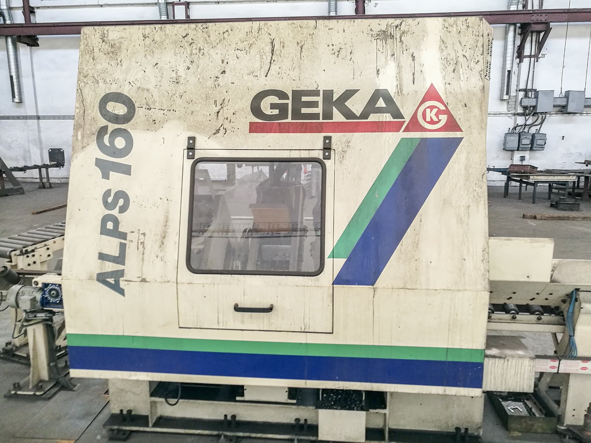 Čelní pohled na GEKA ALPS-150 stroj