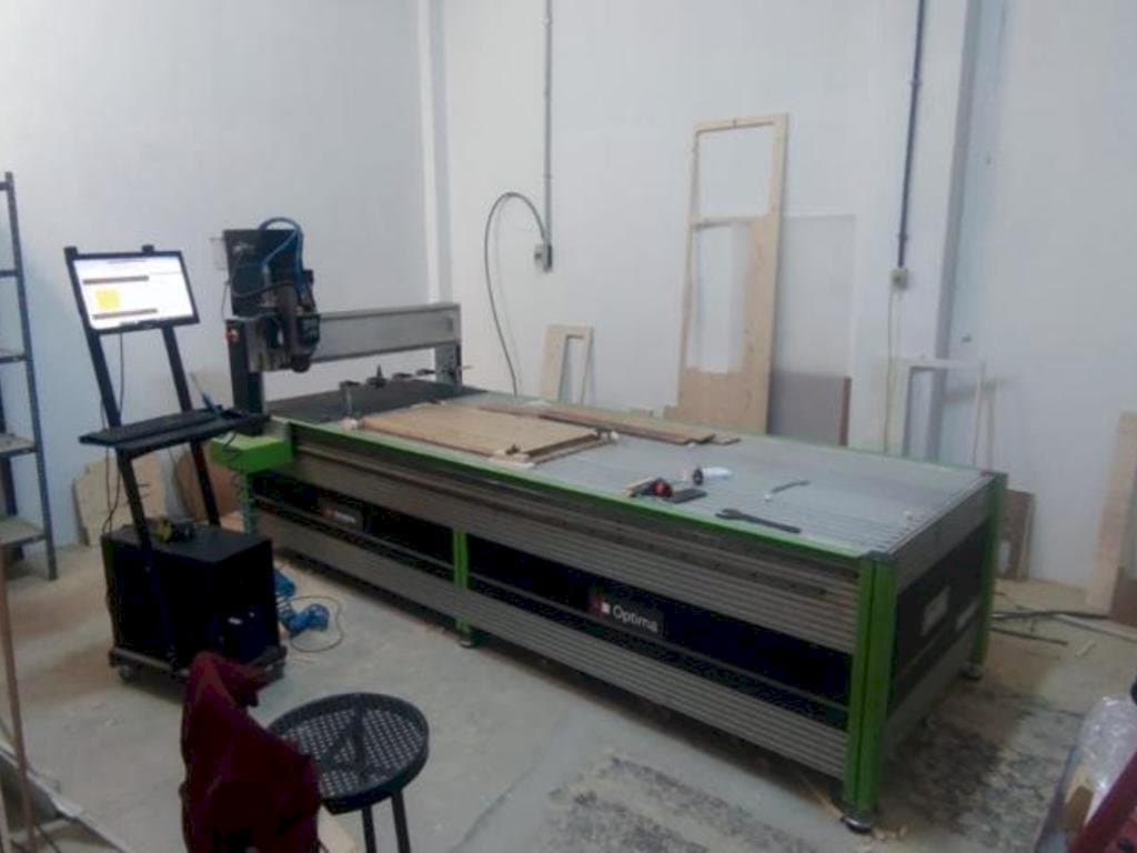 Čelní pohled na OPTIMA 2510 stroj