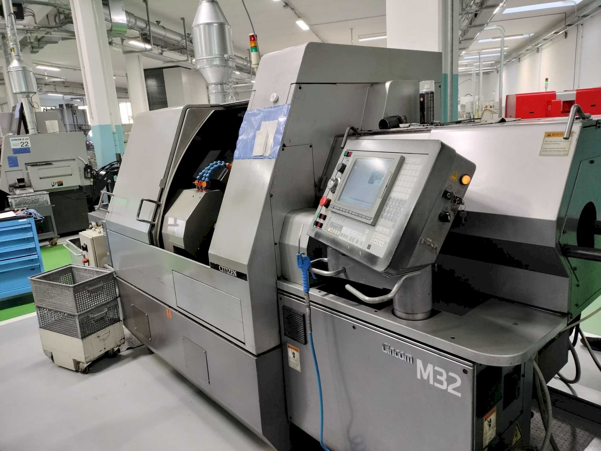 Čelní pohled na Citizen CINCOM M32V stroj
