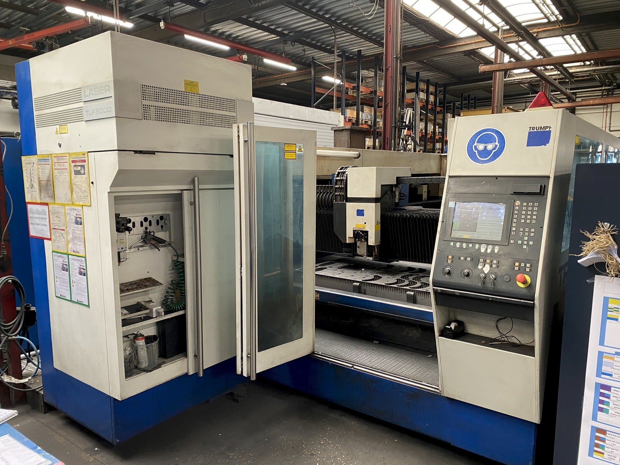 Čelní pohled na Trumpf Trumatic L3050 stroj