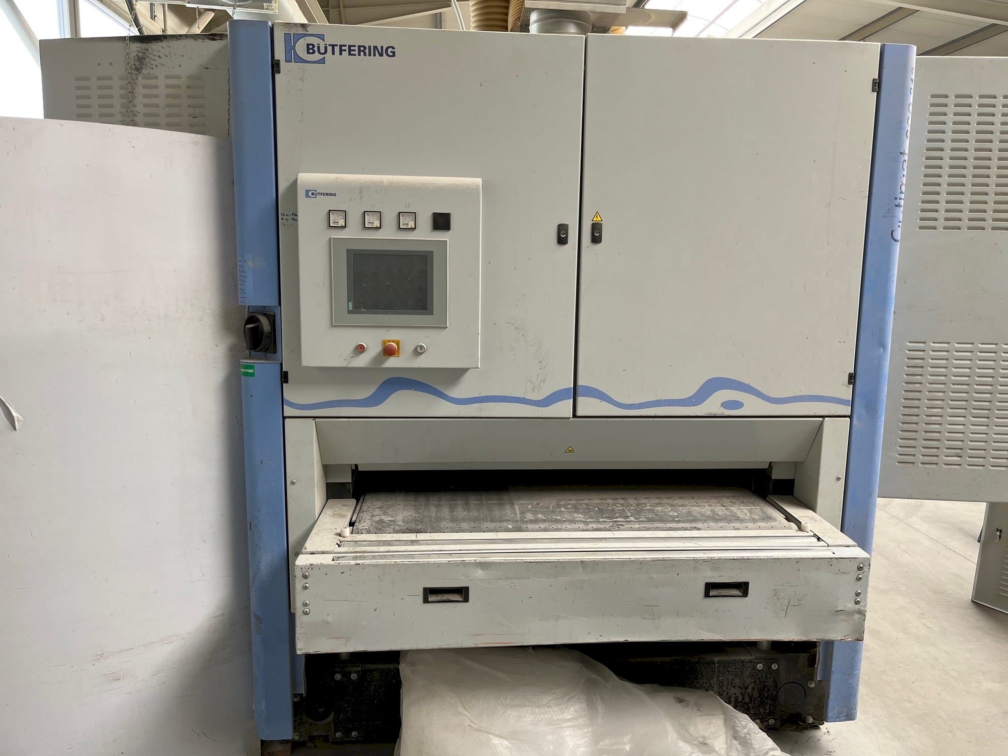 Čelní pohled  na BUTFERING OPTIMAT SCO313 MRR  stroj