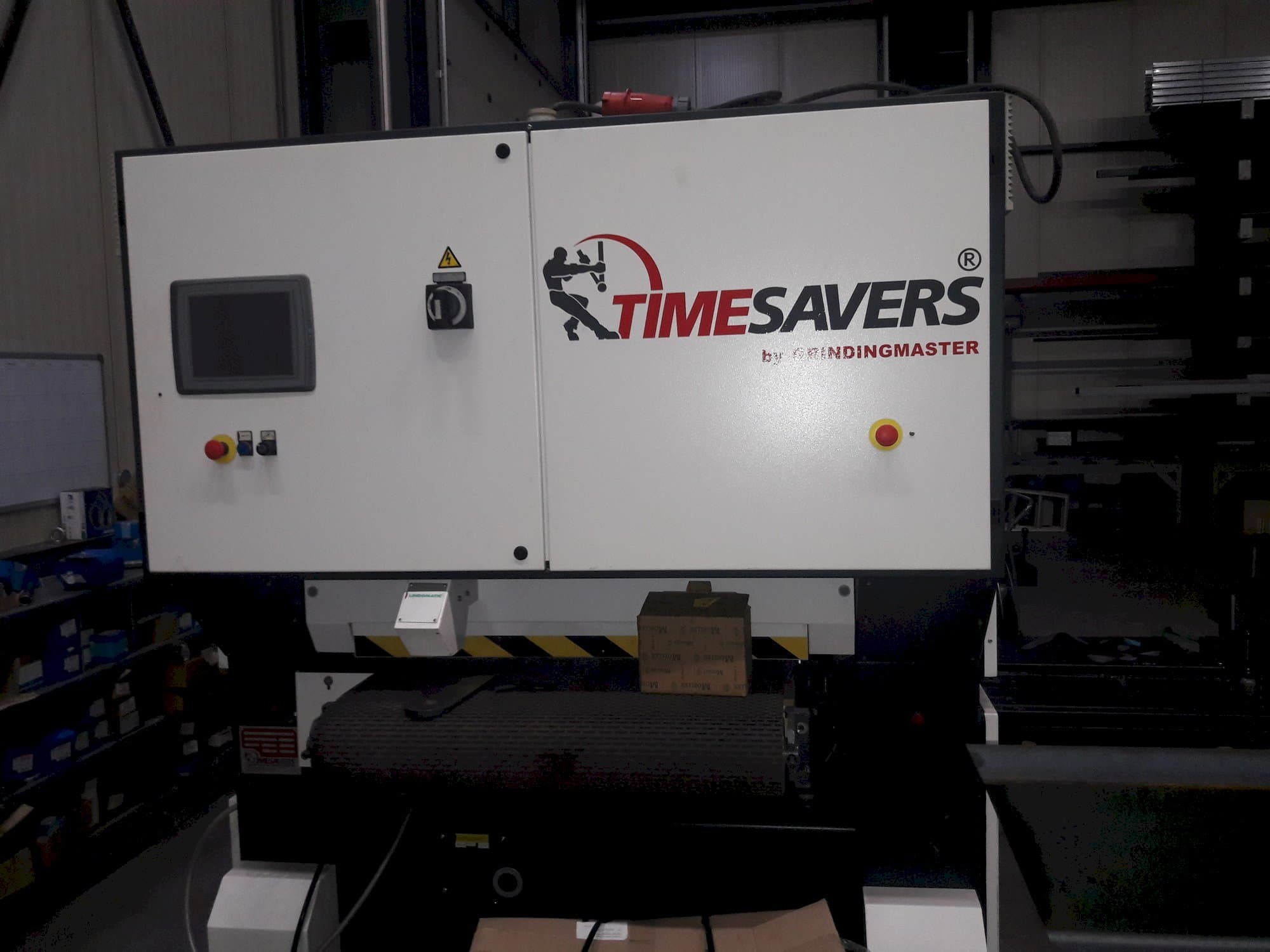 Čelní pohled na TIMESAVERS 42-SERIE-900-WWB-S stroj