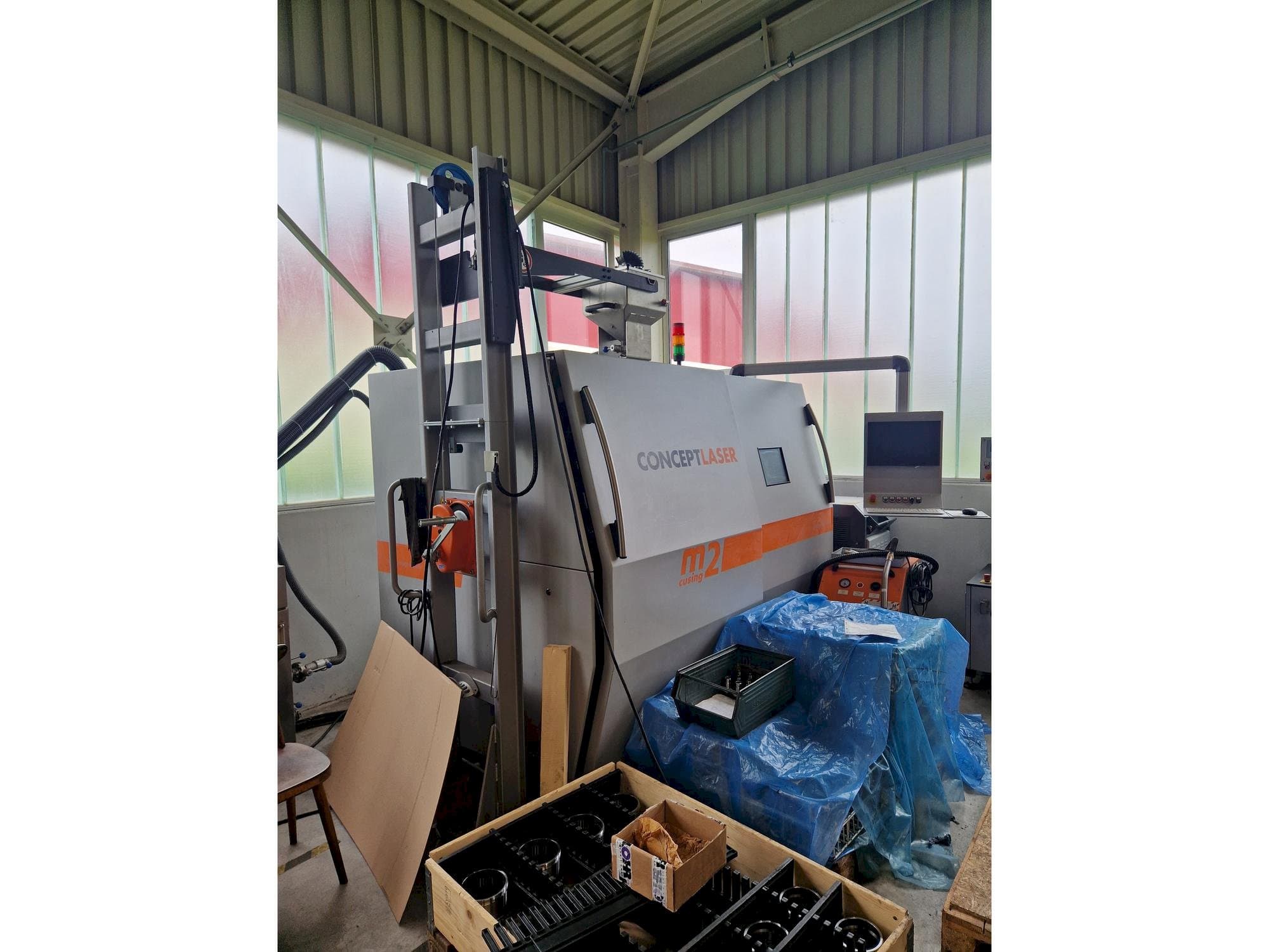 Čelní pohled na CONCEPT LASER M2 cusing stroj