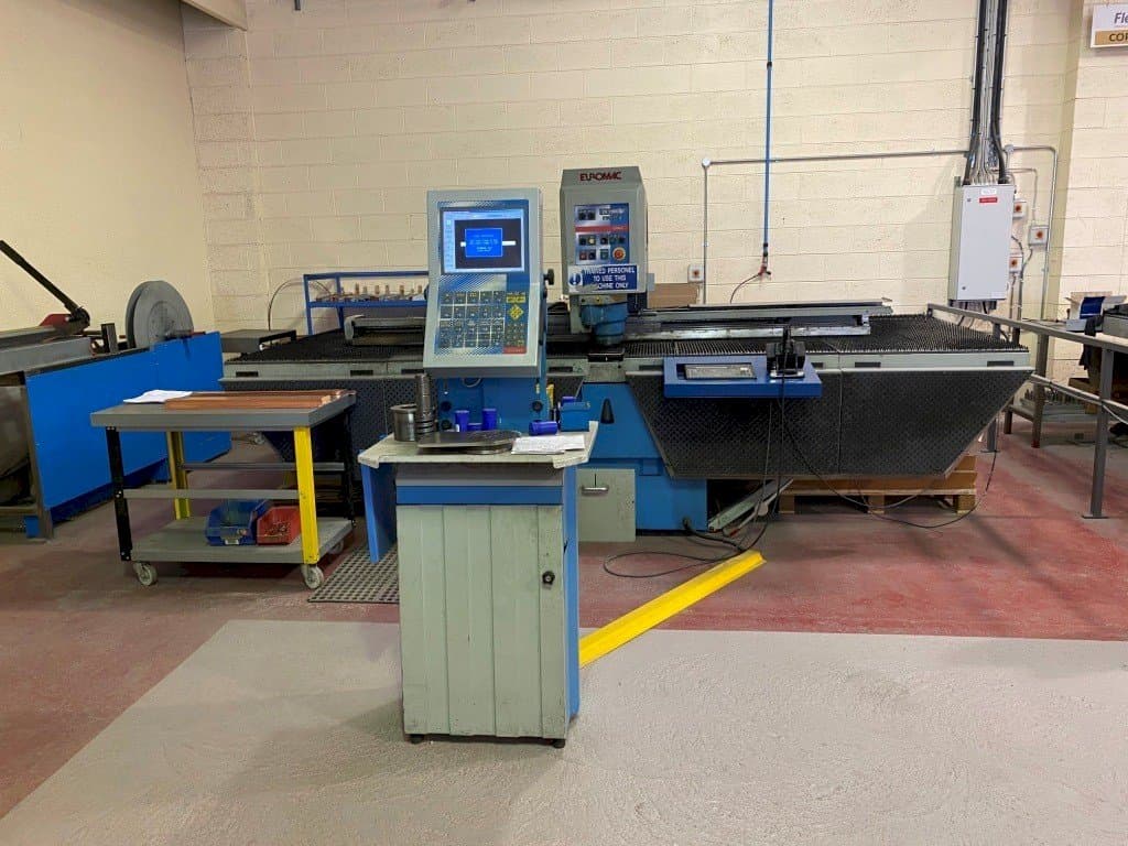 Čelní pohled  na Euromac ZX 1250/30  stroj