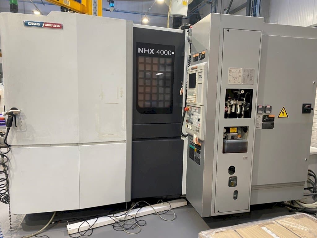 Čelní pohled na DMG Mori Seiki NHX4000 stroj