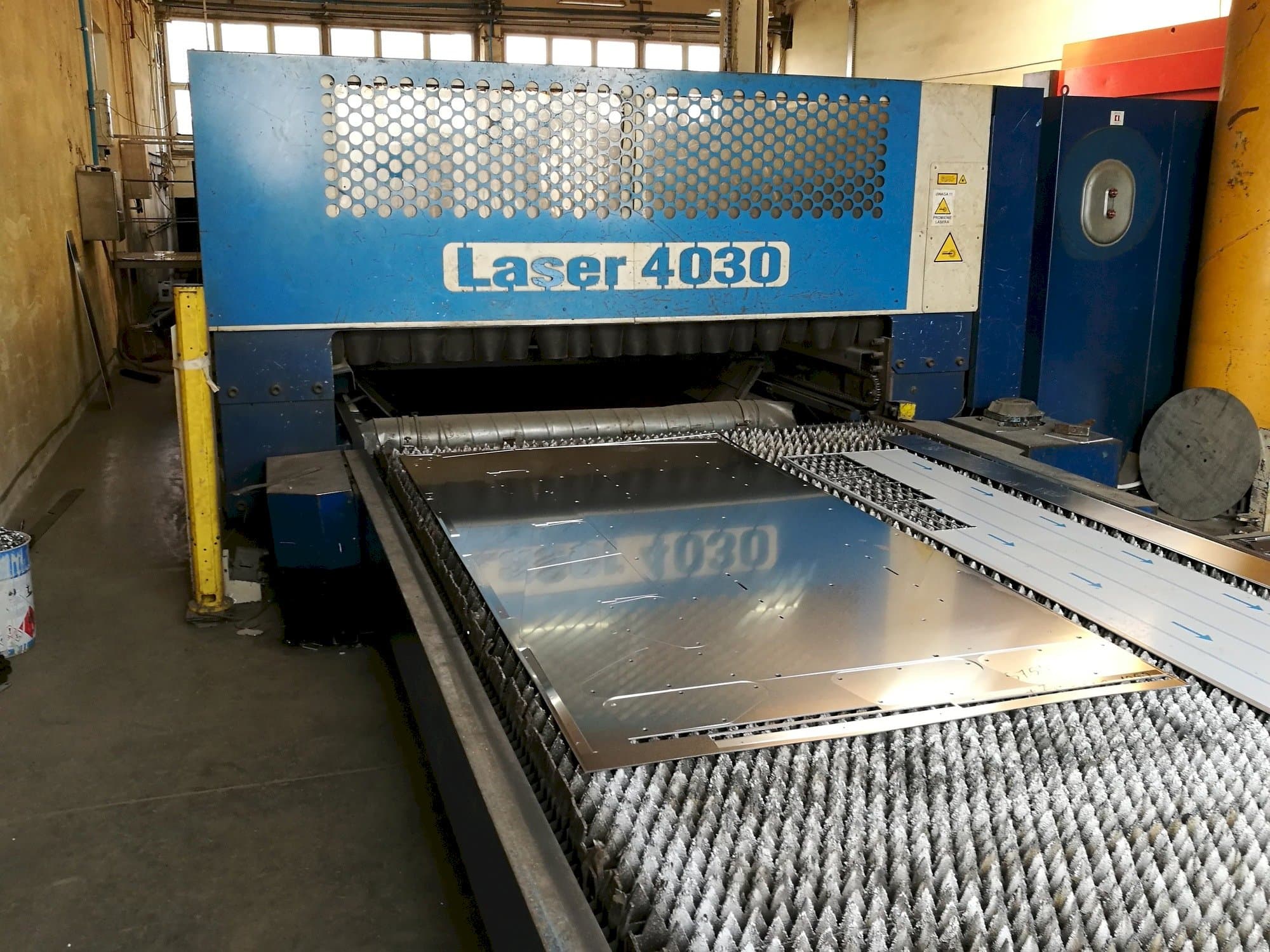 Čelní pohled na Trumpf Trumatic L4030 stroj