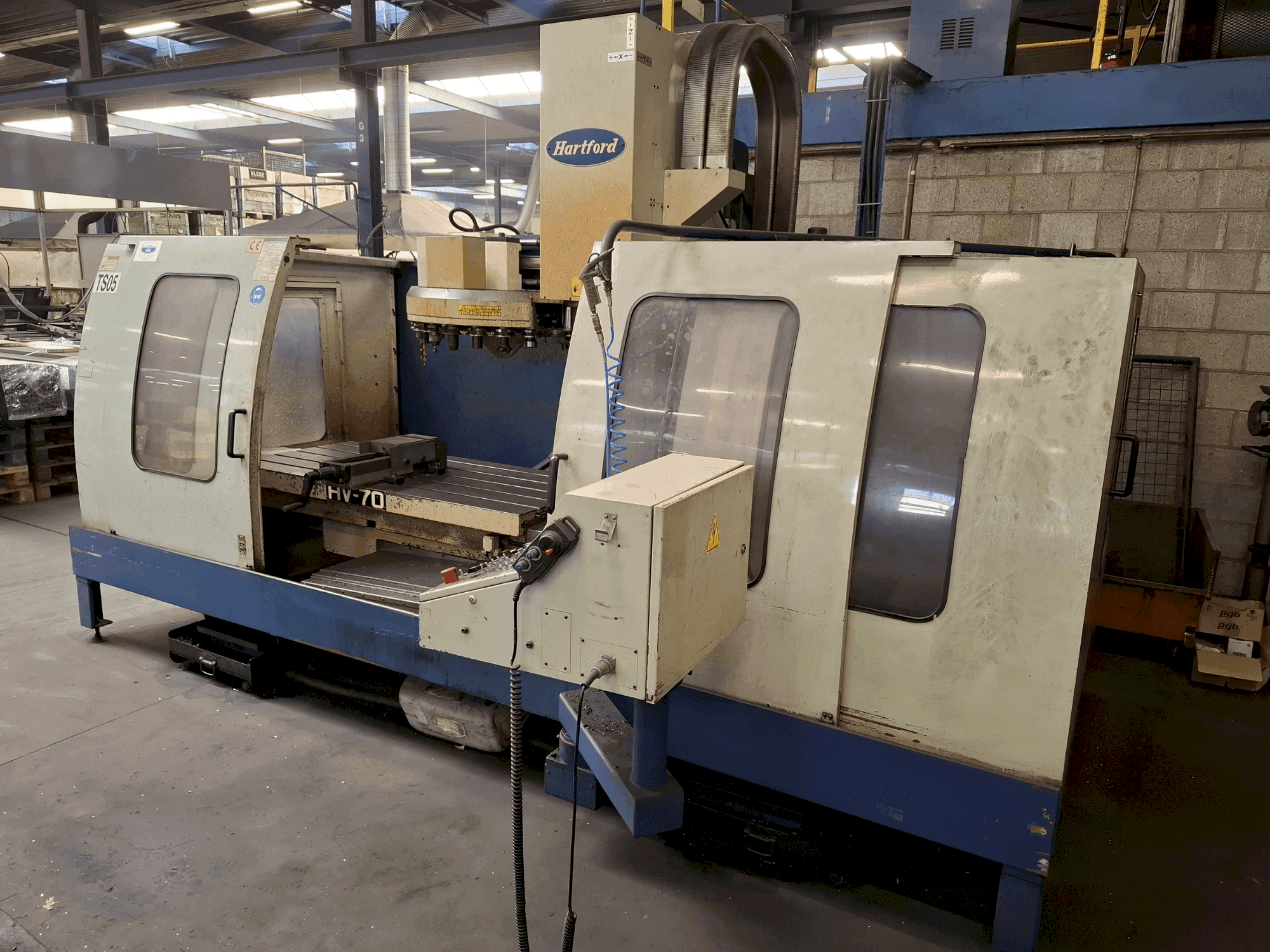 Čelní pohled na HARTFORD HV-70S stroj