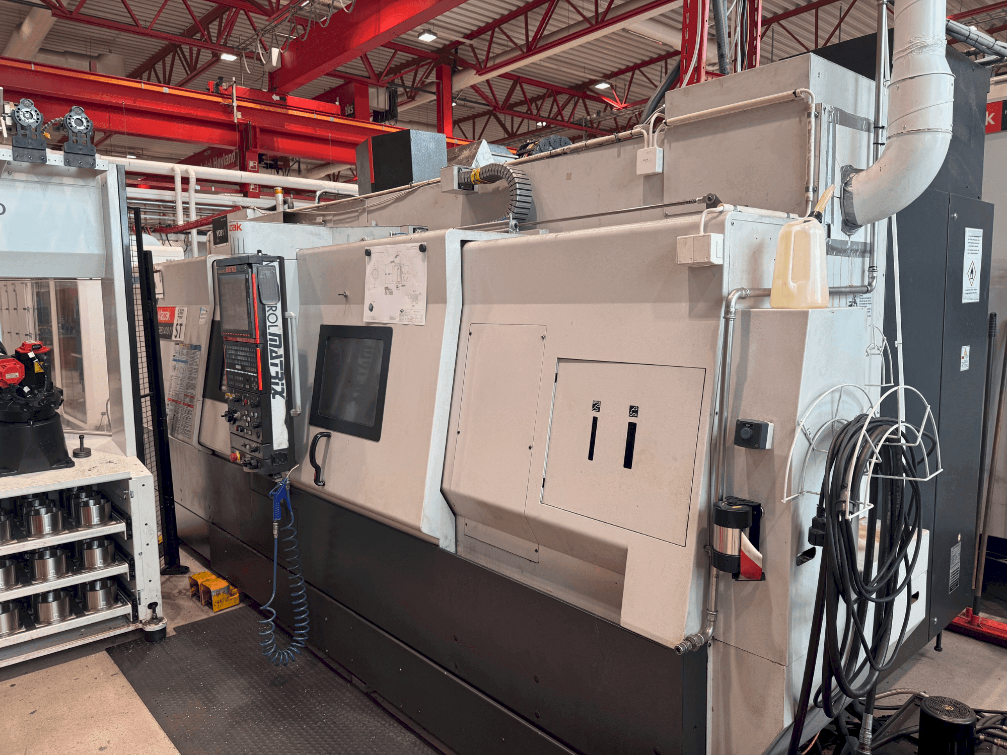 Čelní pohled  na Mazak Integrex 400-IV ST  stroj