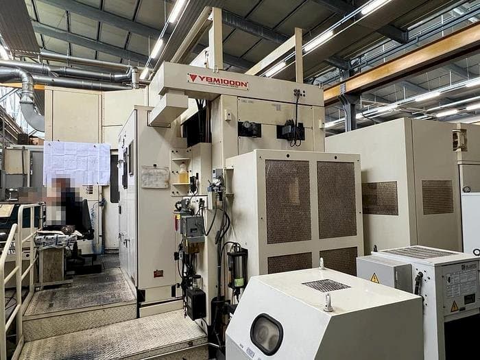 Čelní pohled  na YASDA YBM 1000N  stroj